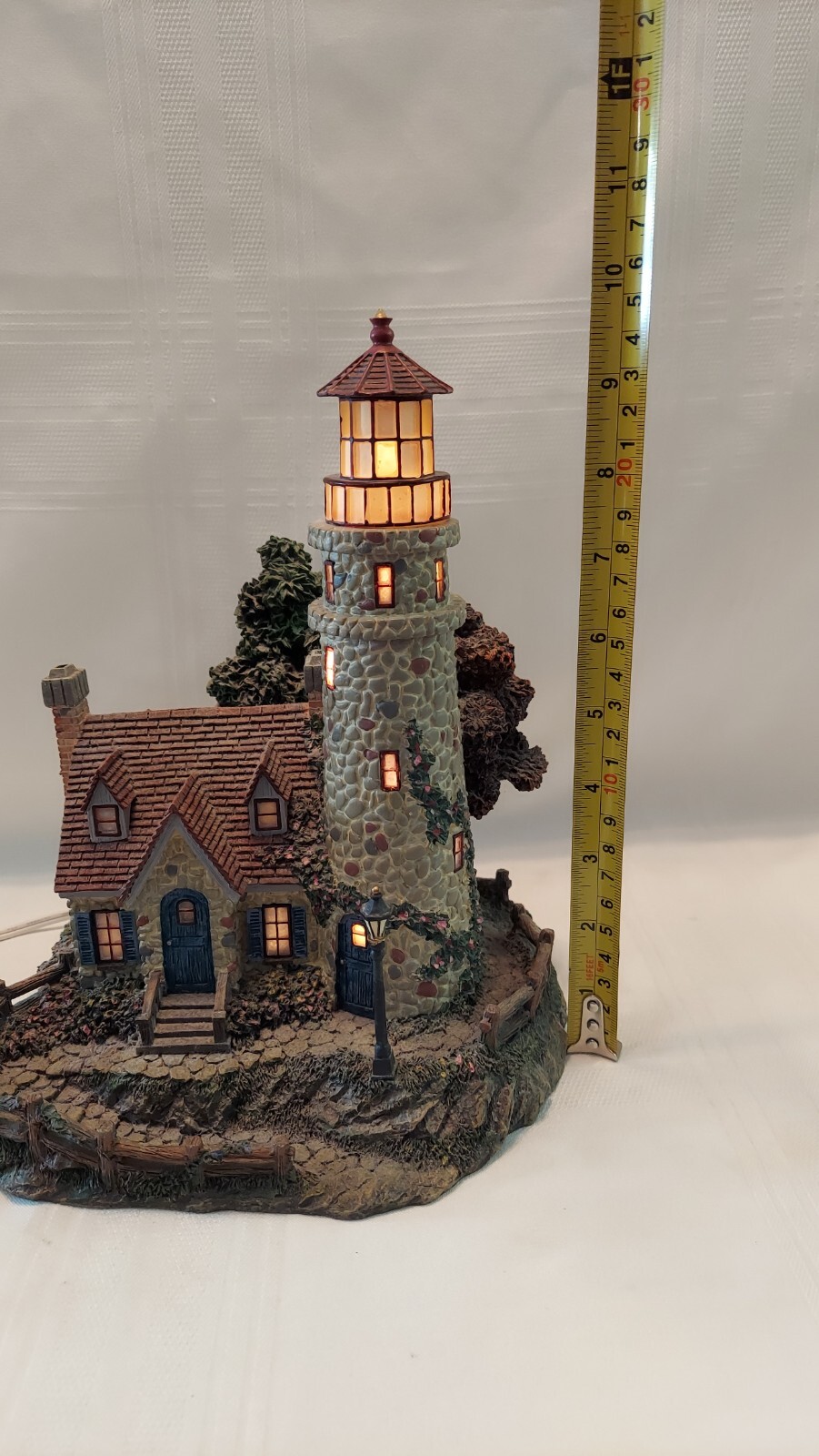 Vntg 2000 Hawthorne Village THOMAS KINKADE GUIDING POINT LIGHTHOUSE (U19)