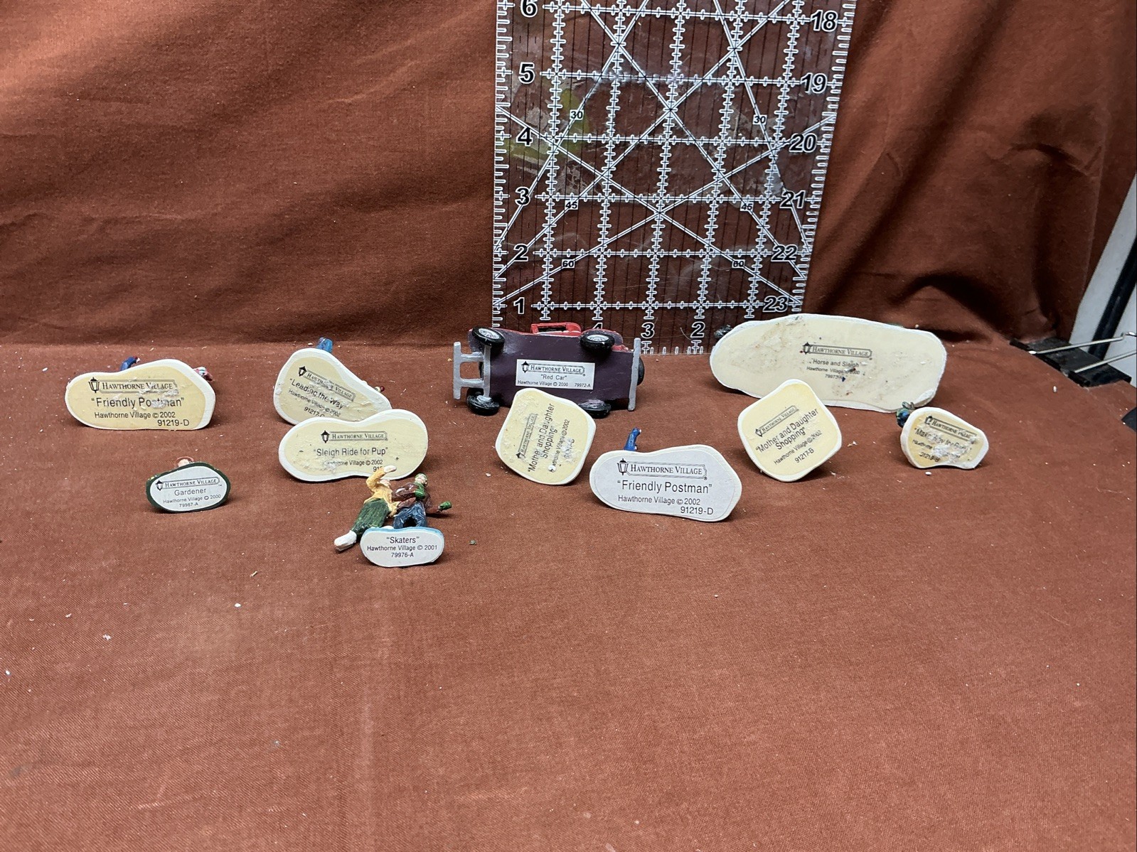 Lot Of 11 Hawthorne Village Miniature Winter Figurines #8 CH9