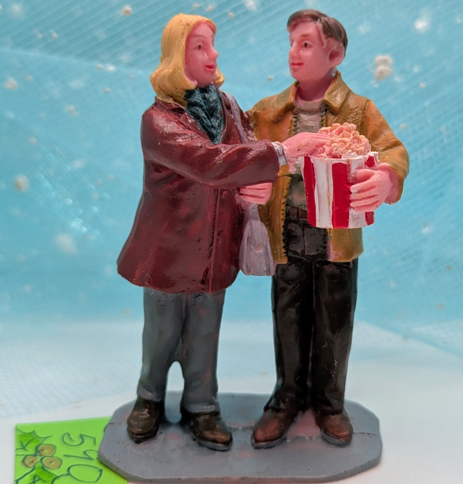*READ Lemax couple popcorn movie night Christmas Village Figurine NO BOX INV590