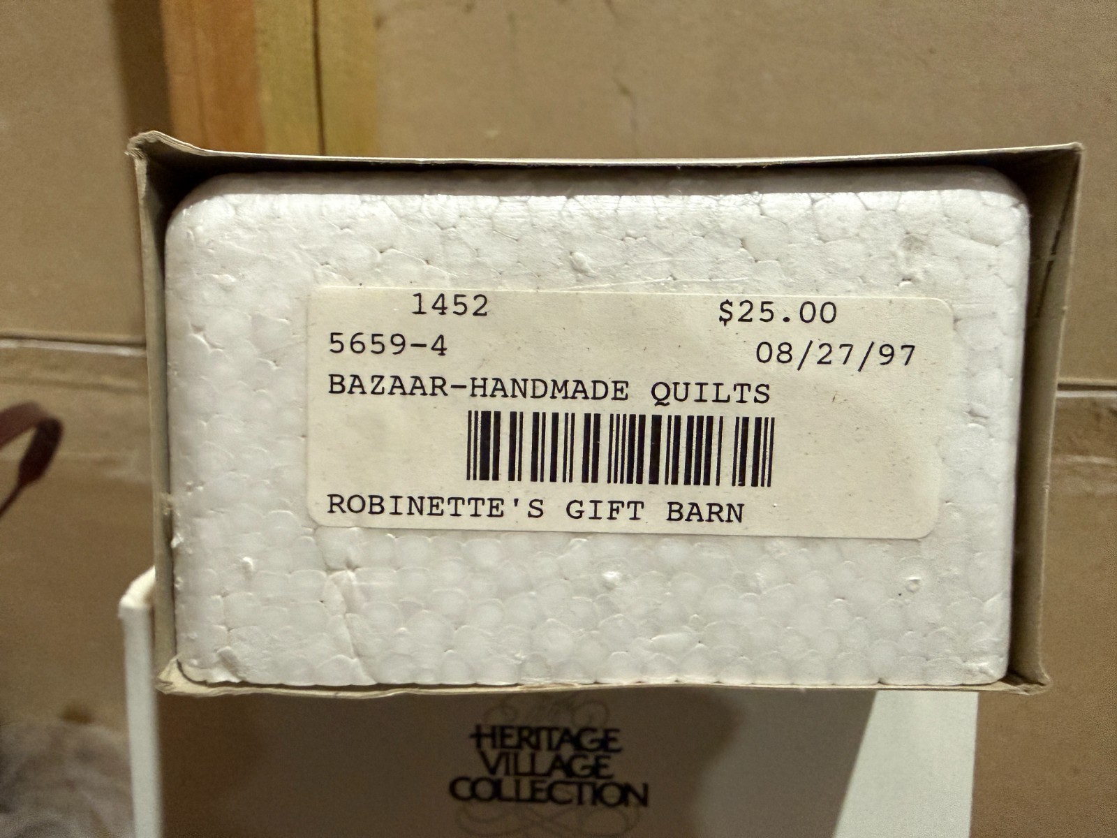 Dept 56 #5659-4 “Christmas Bazaar…Handmade Quilts” Set of 2 1996 1999 $25.00