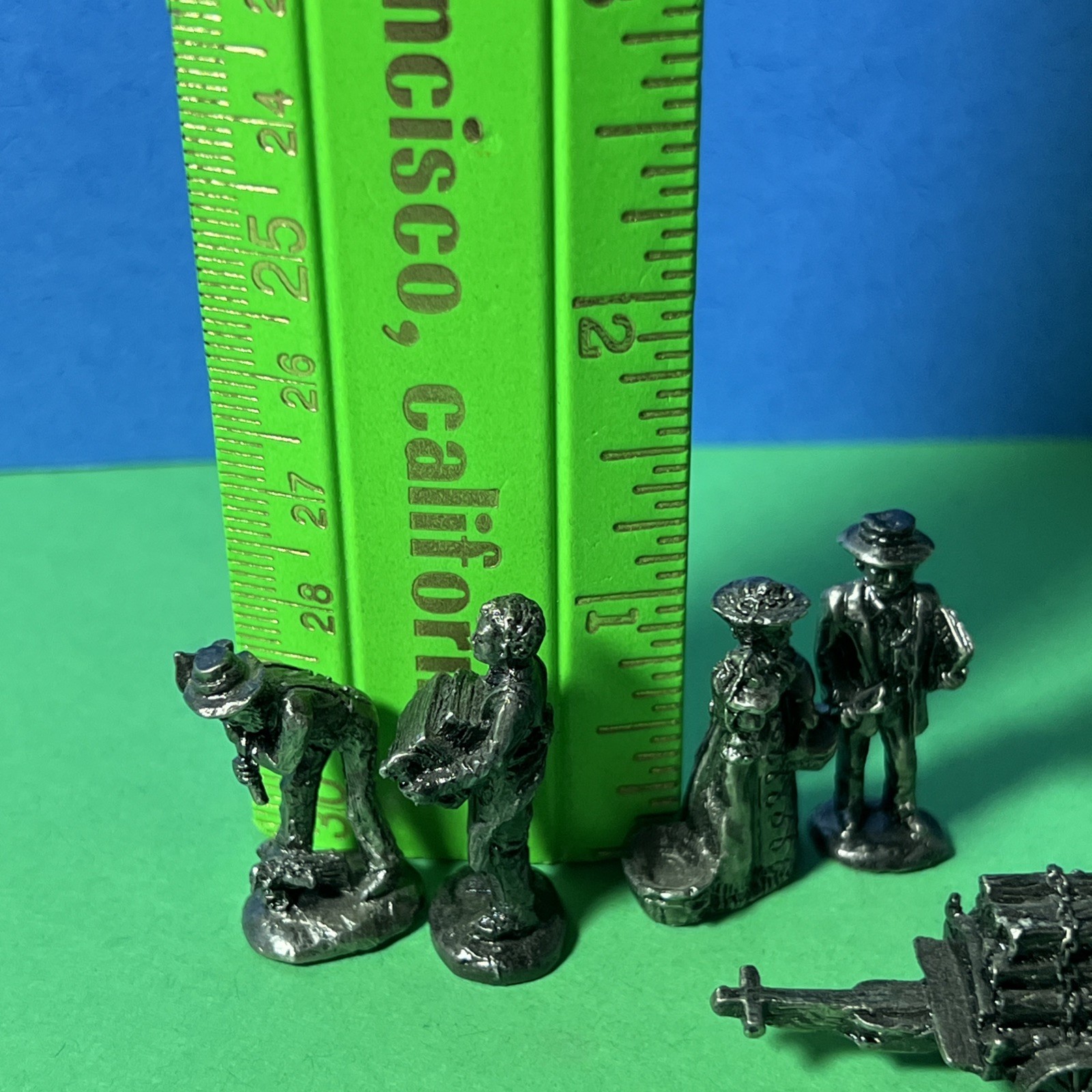 1996 Liberty Falls Miniature Accessory Set Timber Wagon & 4 Figures AH109
