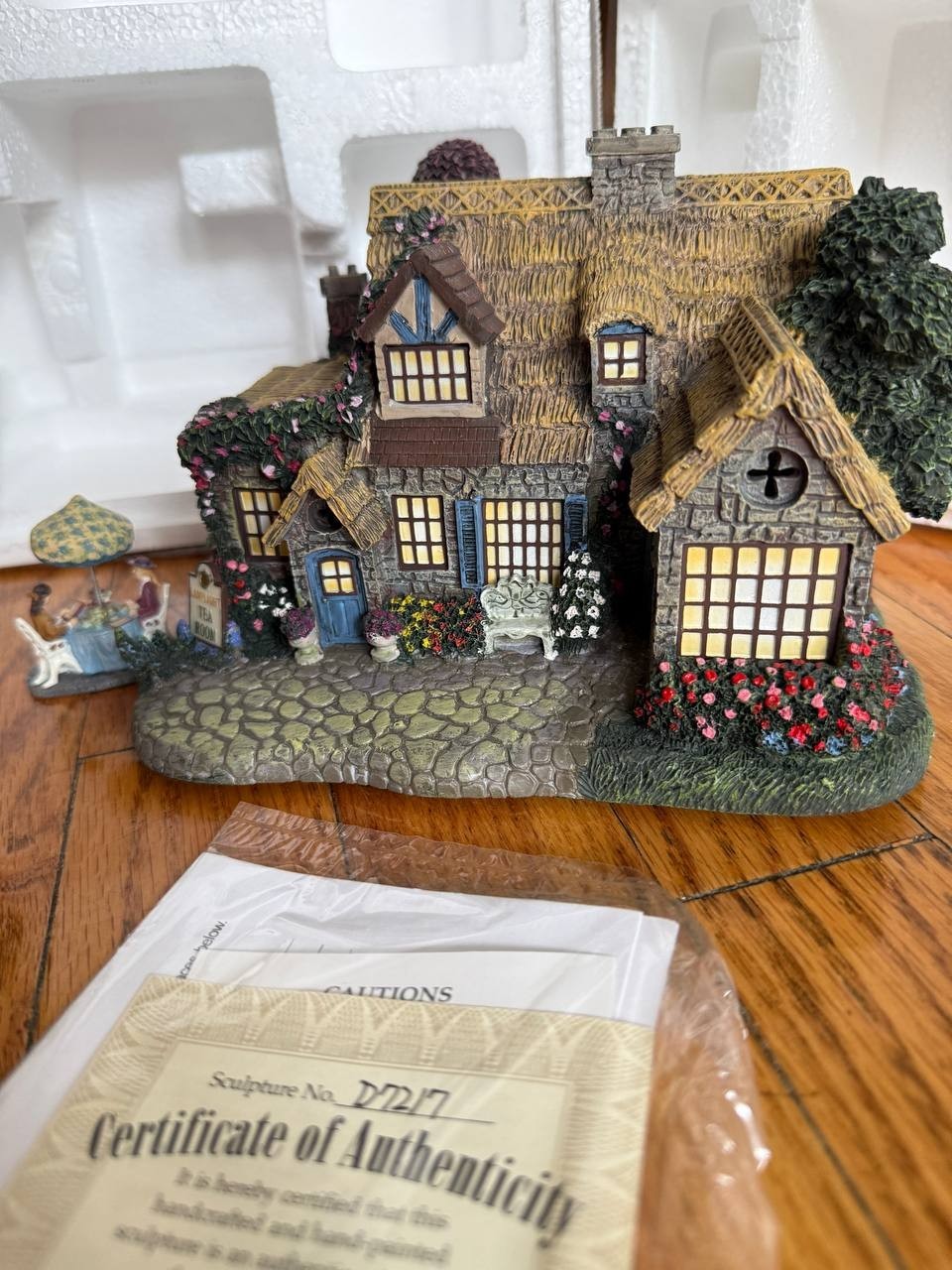 Thomas Kinkade Hawthorne Village Lamplight Village 6 Pc Lighted House Set COA