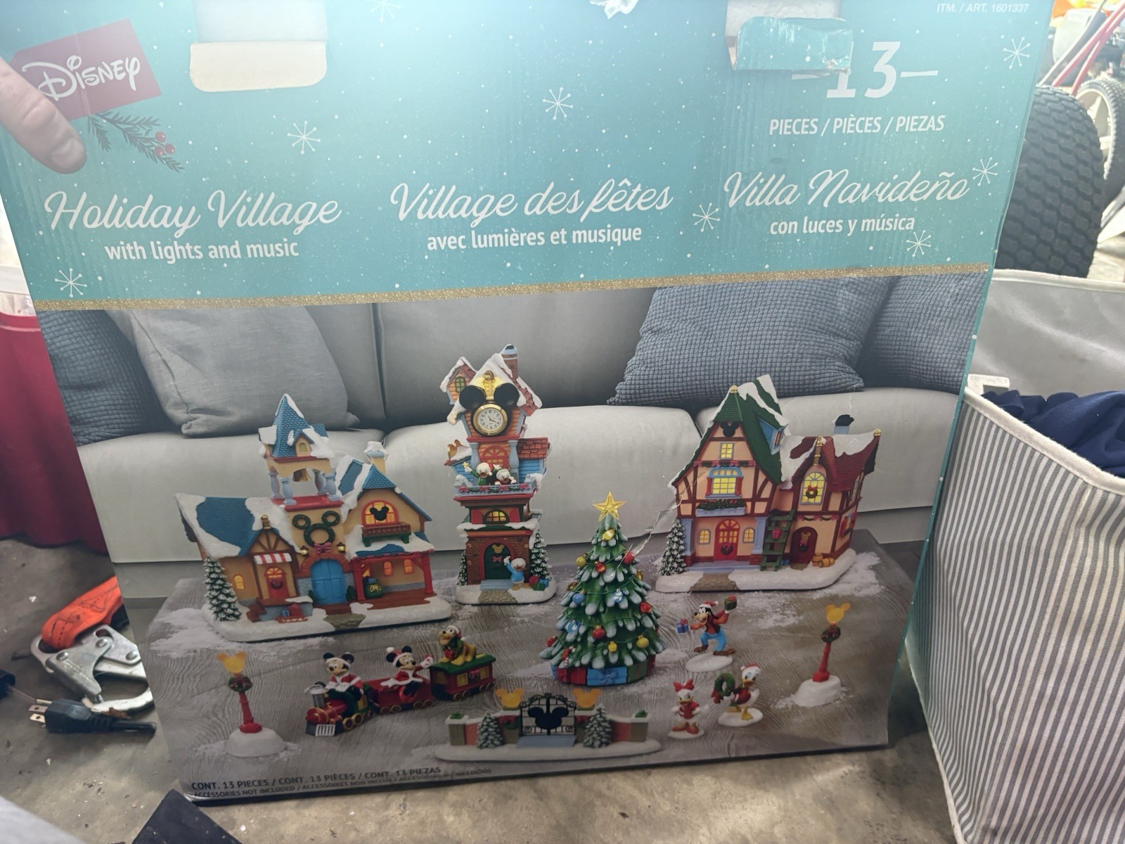 Disney Holiday Village 13-Piece Set Lights & Music Mickey Minnie Goofy 2018