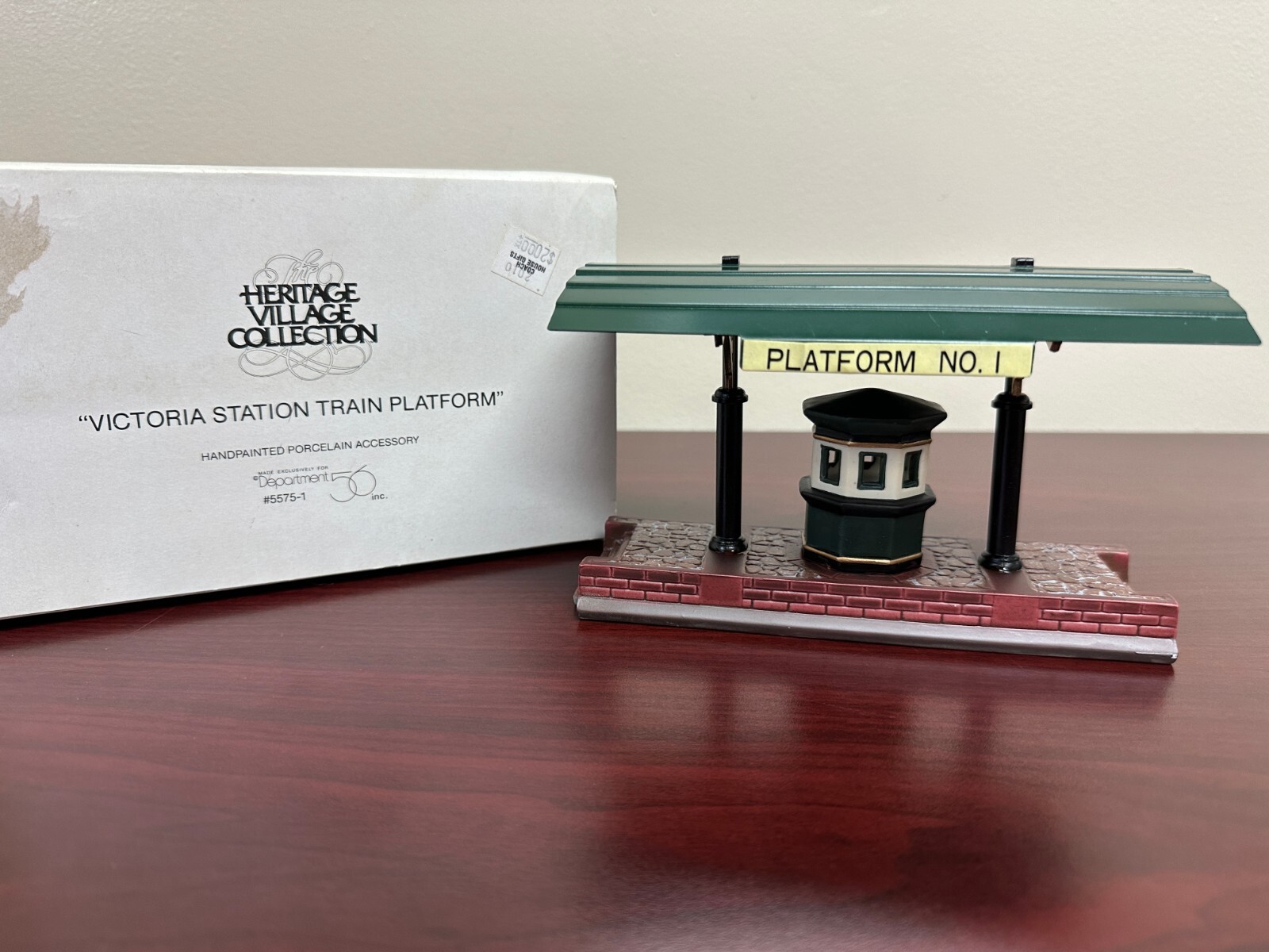 Dept 56 Heritage Village “Victoria Station Train Platform” w/Box #5575-1