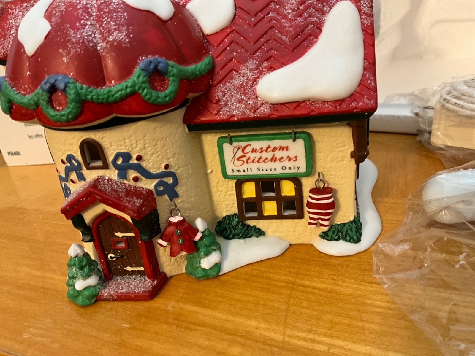 Department 56 North Pole Series Custom Stitchers Christmas Village #56400 VGC