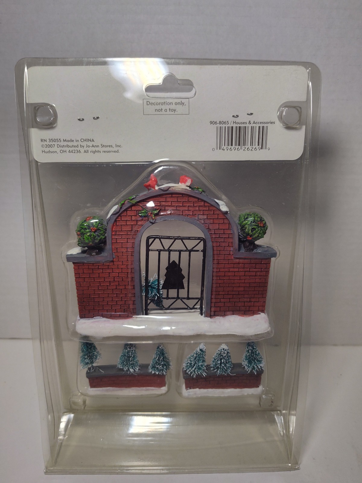 Holiday Inspirations Towne Series Christmas Village Gate Accessory NIB Decor