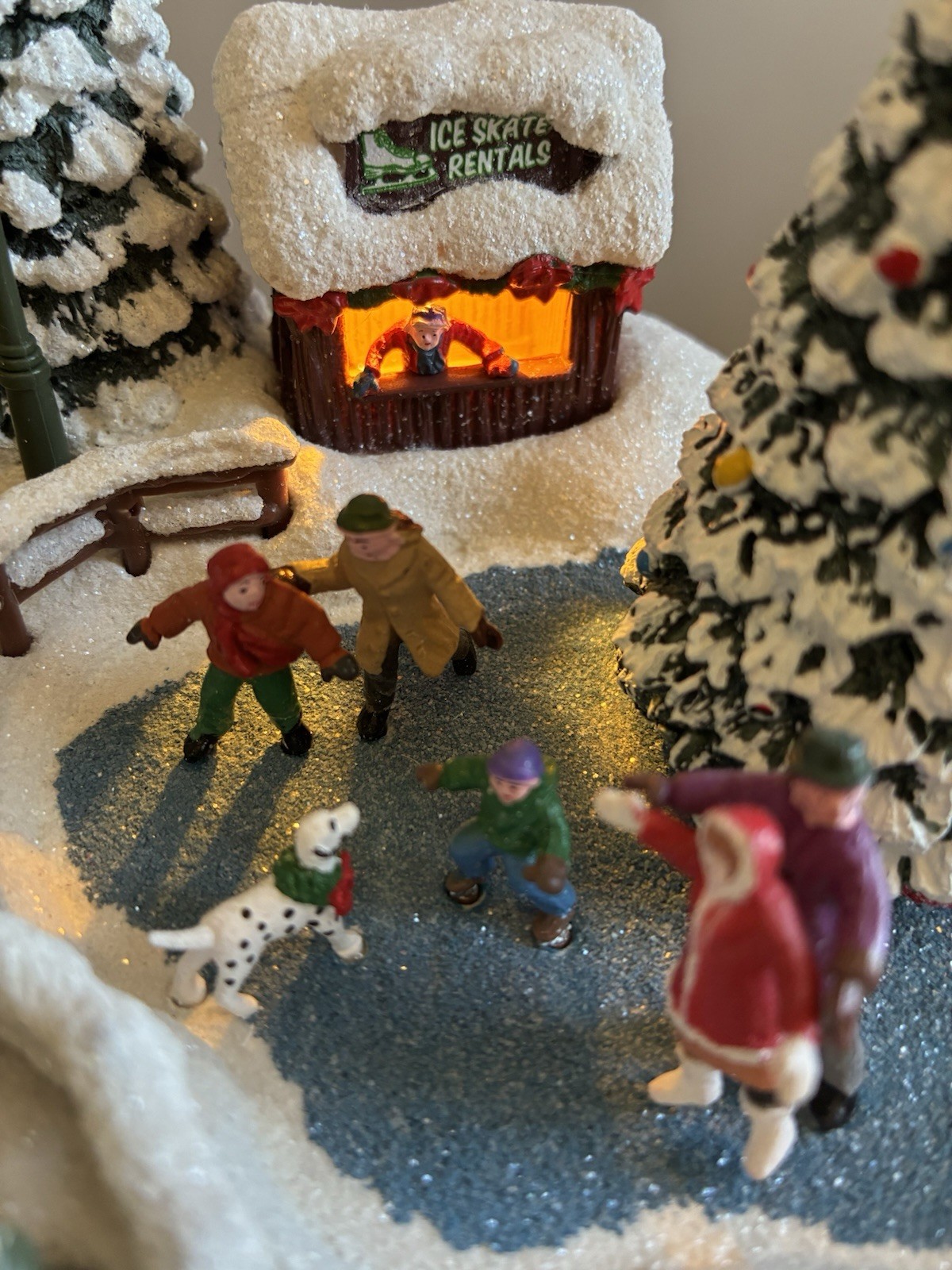 Thomas Kinkade Lighted Christmas Village Ice Skaters Winter Snow What Fun 2024