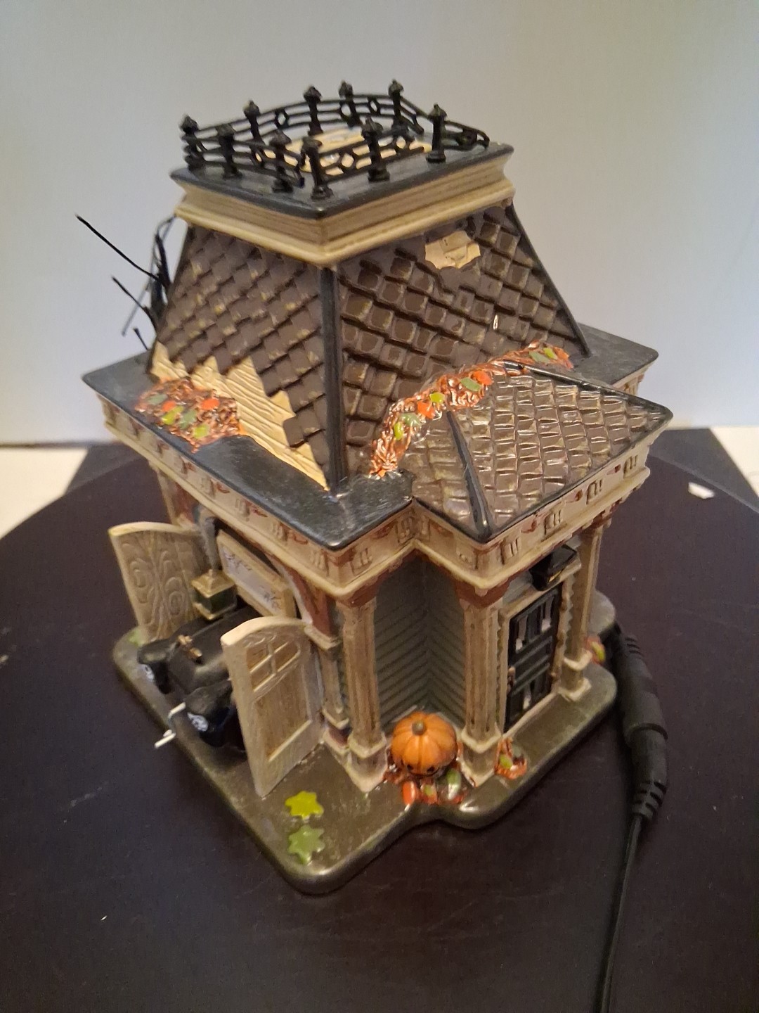 Vintage Department 56 Grimsly’s Garage Snow Village Halloween Works 2005. Nice