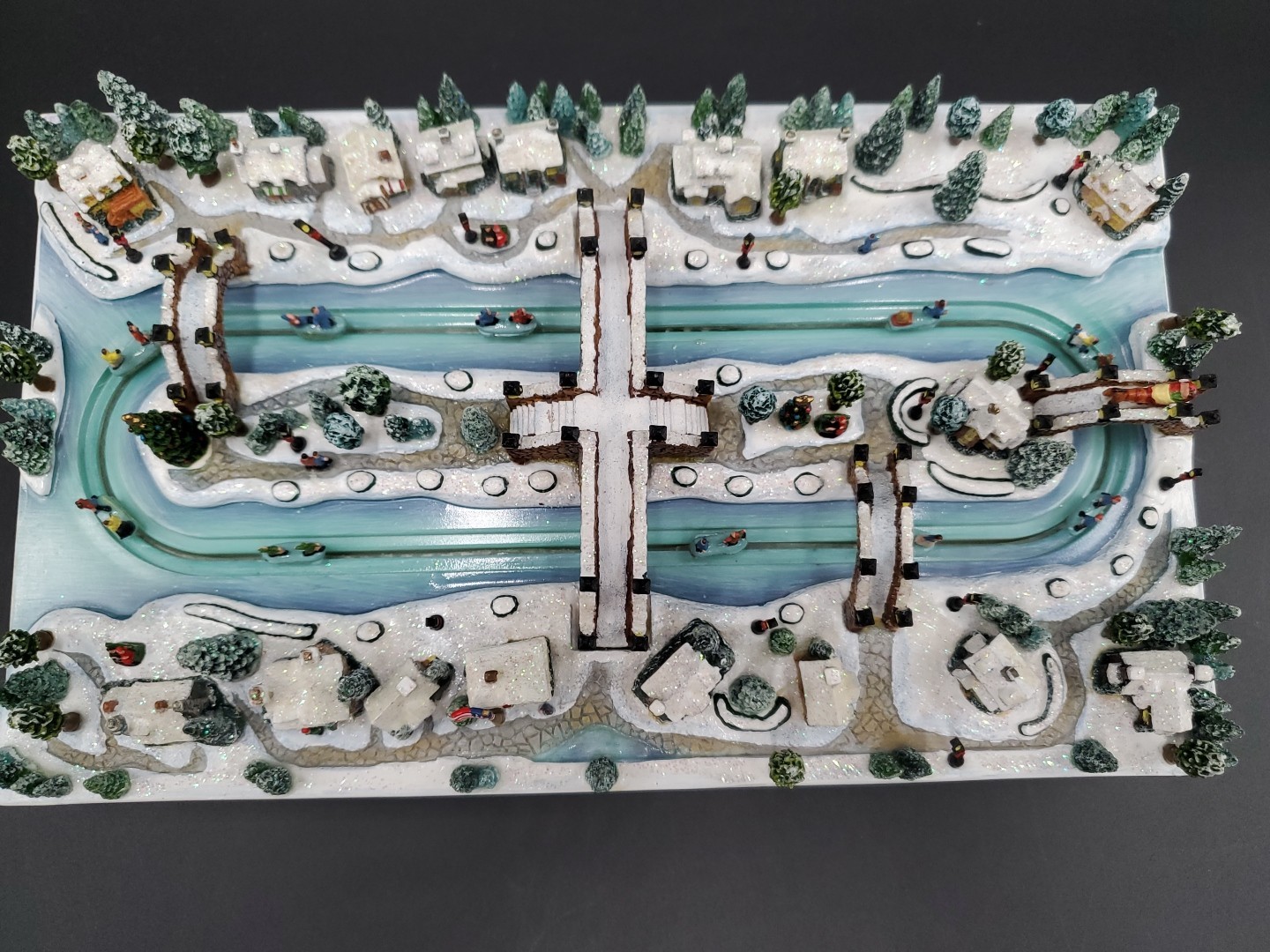 Thomas Kinkade Hawthorne Village “Skating the River” Lighted Miniature W/ COA