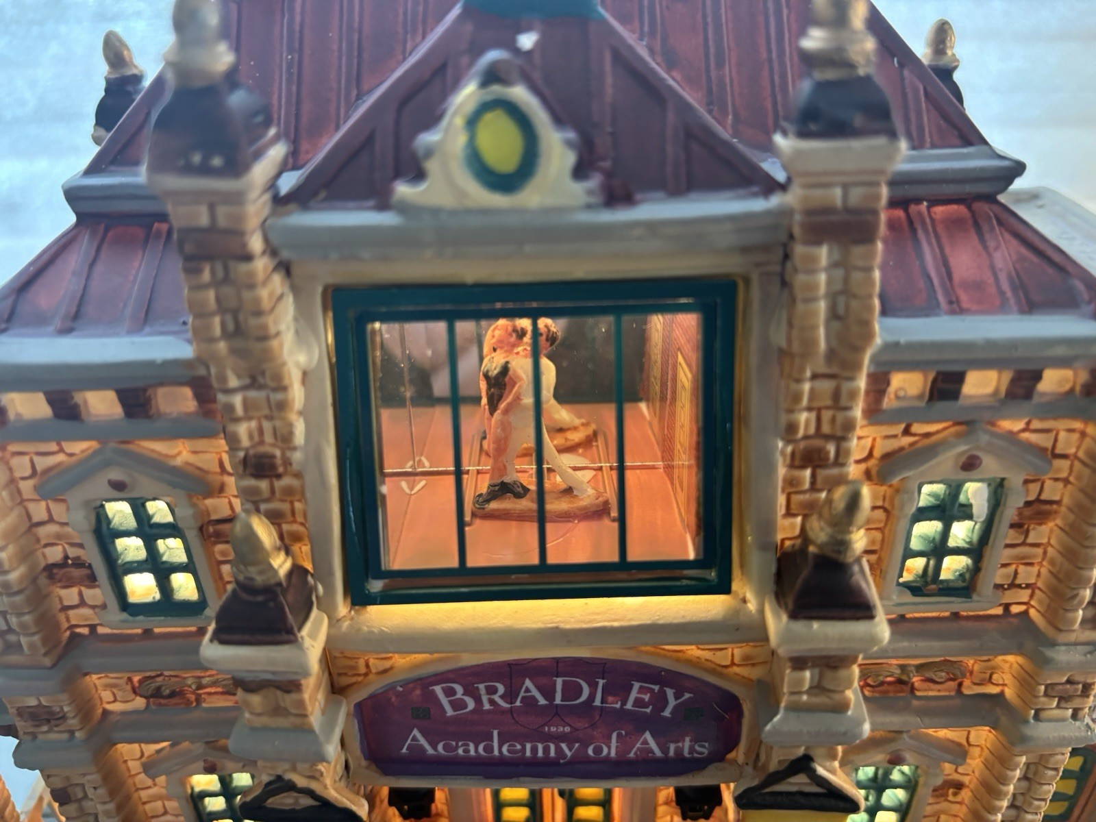 Lemax Signature Collection “Bradley Academy Of Arts” Lighted Building WORKS