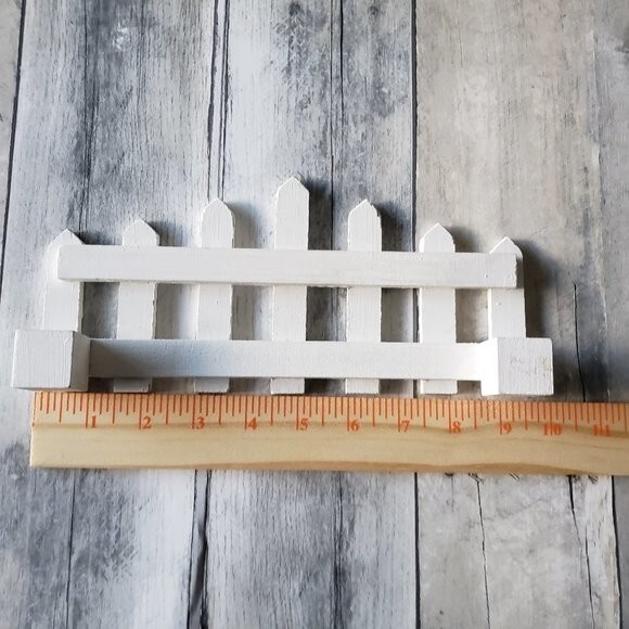 Free Standing Wood White Picket Fence 2- pieces