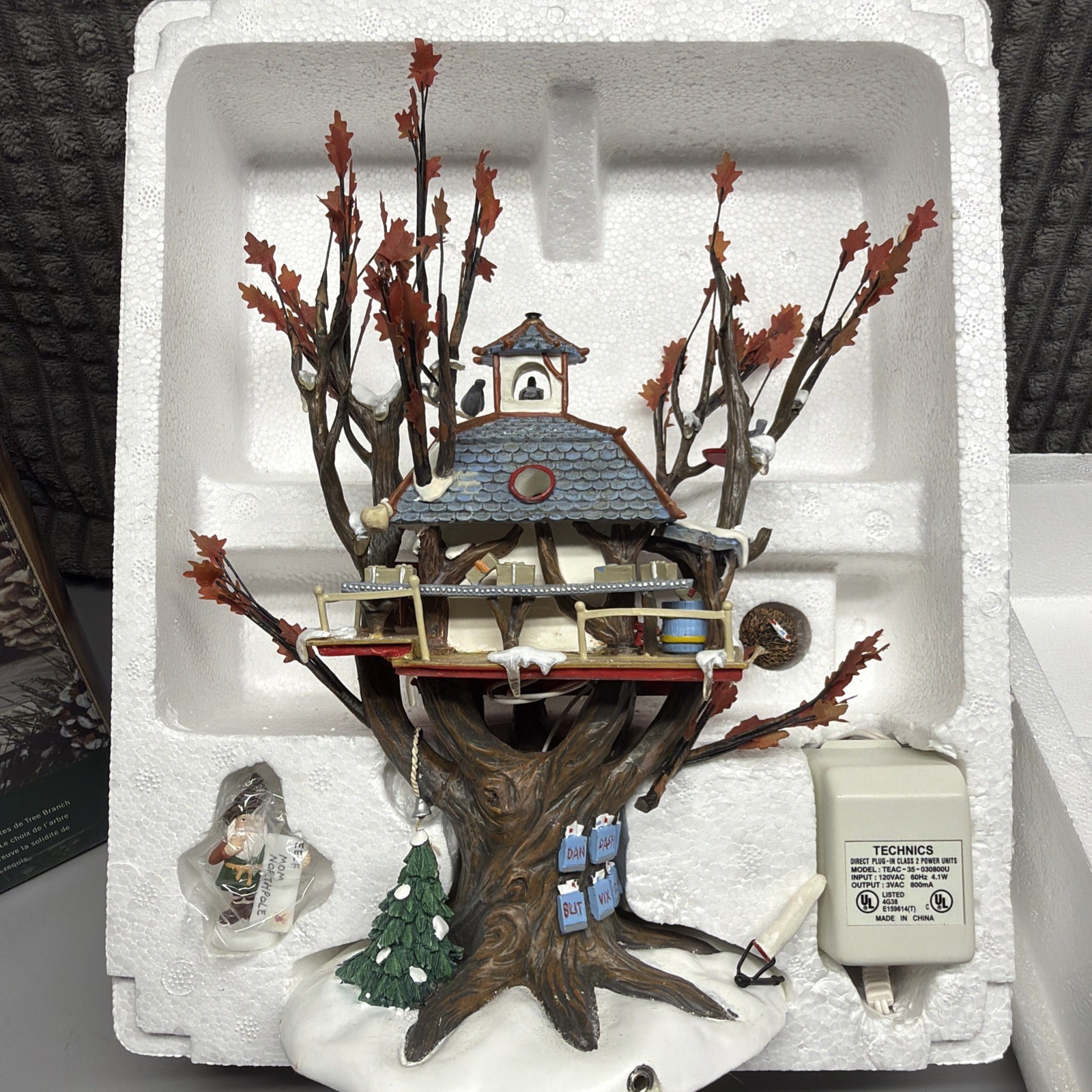 Dept 56 North Pole Woods Oakwood Post Office 56881 Christmas Retired Adapter Inc