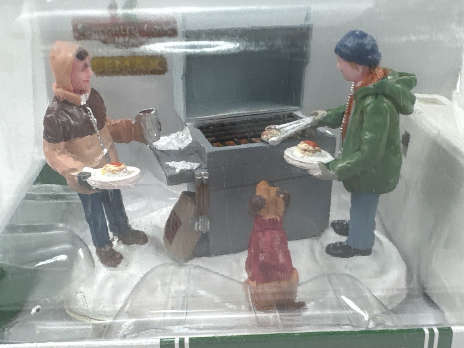 Lemax Christmas Village Grillin’ & Chillin’ BBQ Grill Barbeque Dog – LIGHTS UP
