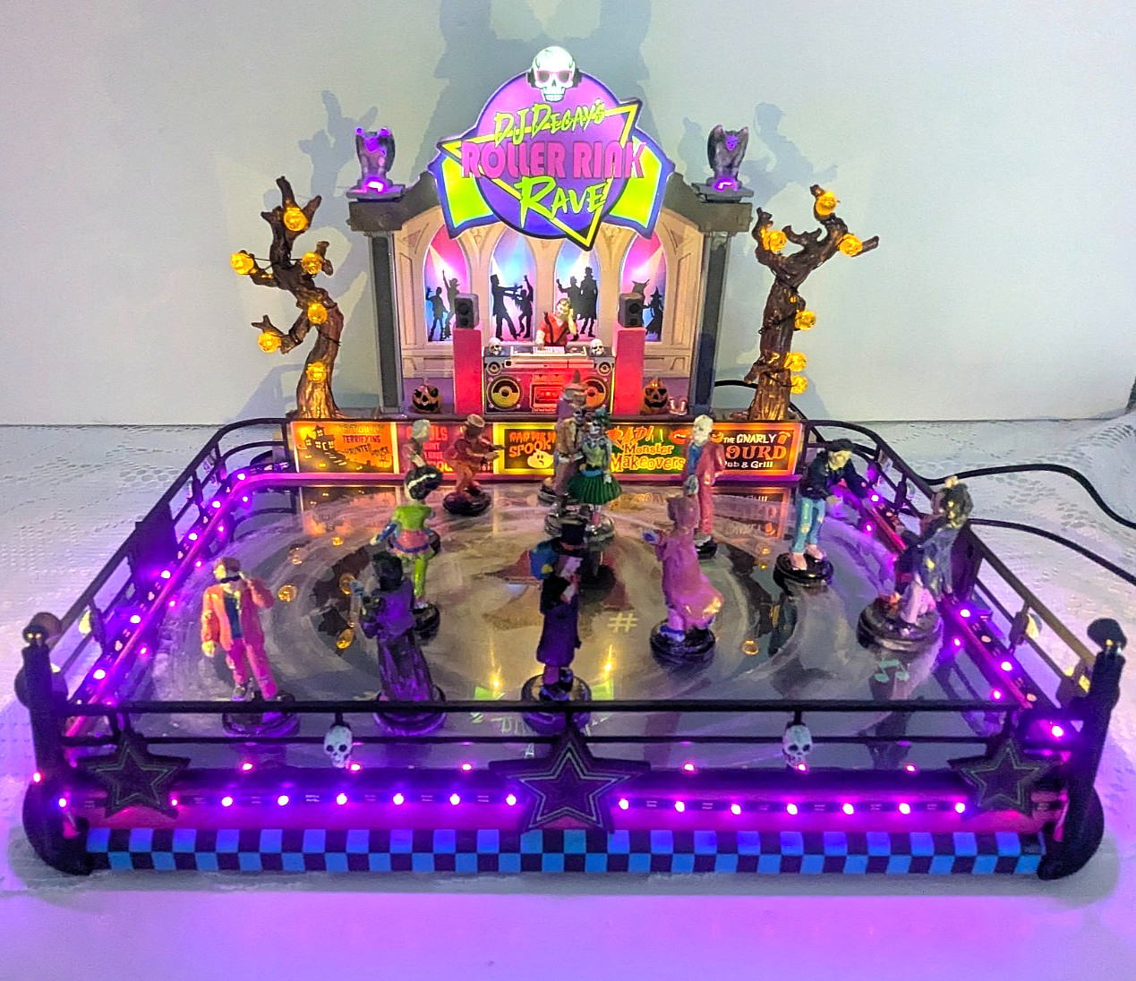 Lemax Spooky Town DJ DECAY ROLLER RINK RAVE Retro Musical Halloween Village 2026