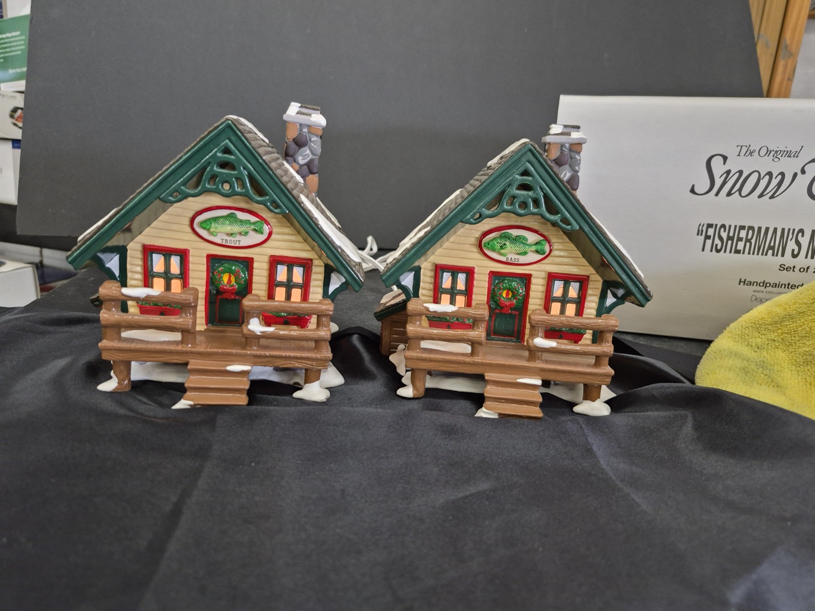 DEPARTMENT 56 5461-5 FISHERMAN’S NOOK CABINS LIGHTED SET OF 2 SNOW VILLAGE
