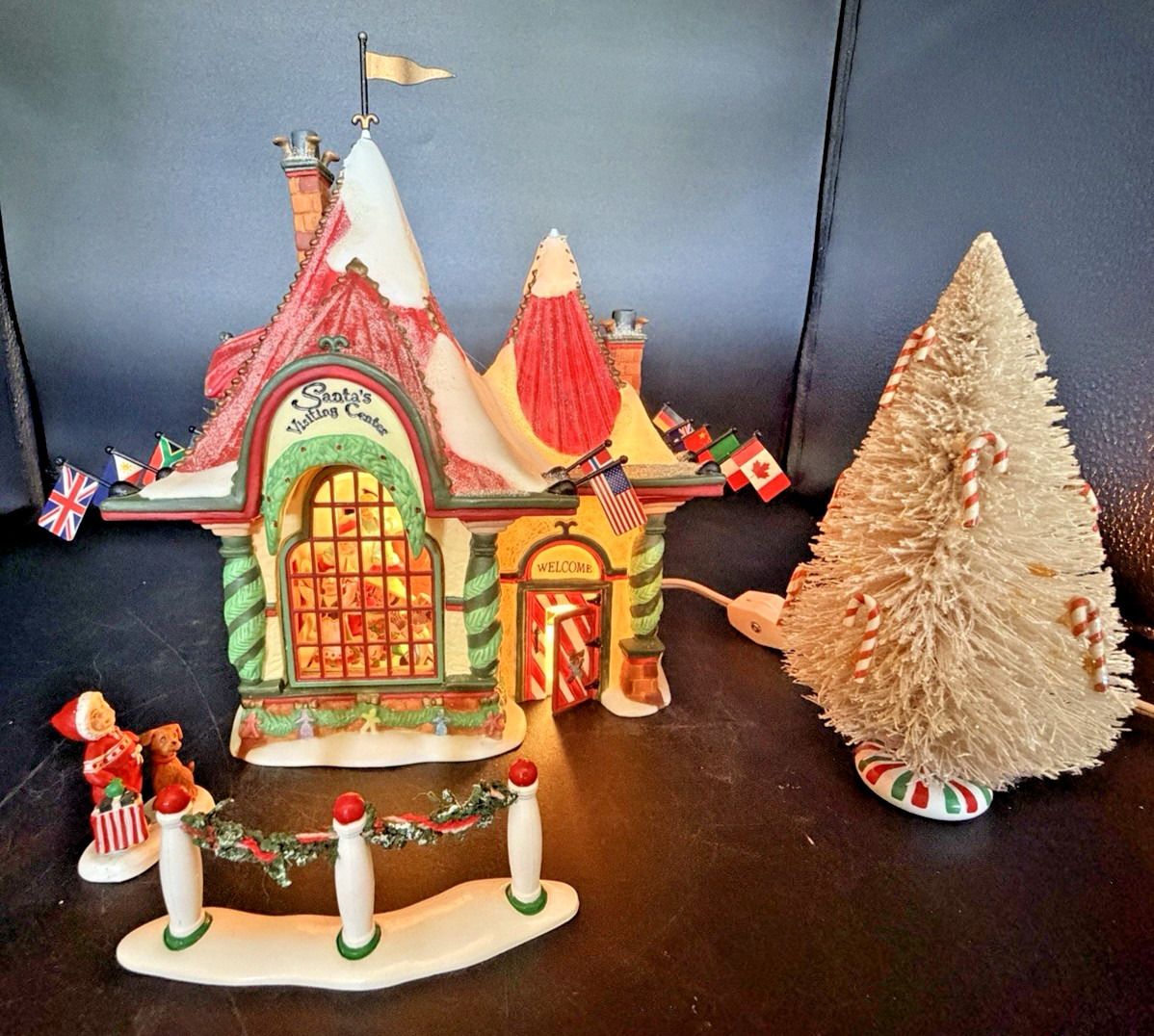 Dept 56 Santa’s Visiting Center Gift Set North Pole Village Building Tree
