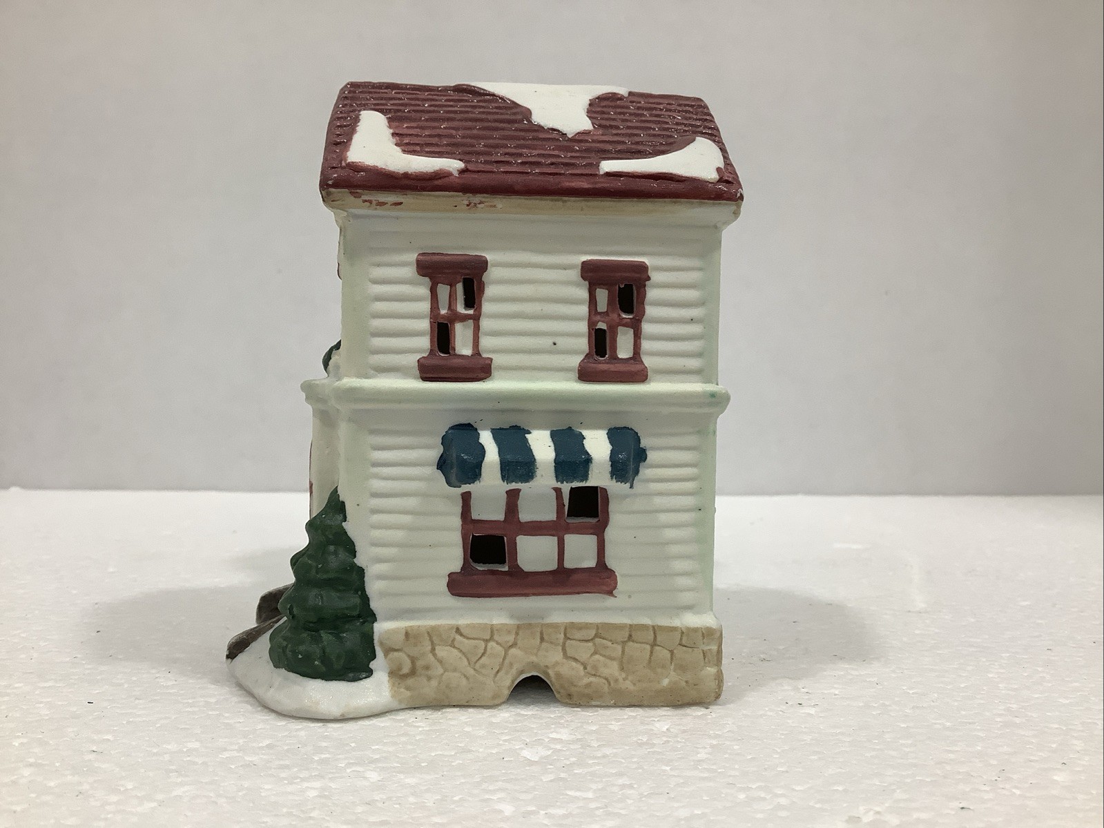 Winter Valley Cottages Porcelain Small Lighted Houses Set Of 4 With Light Cord