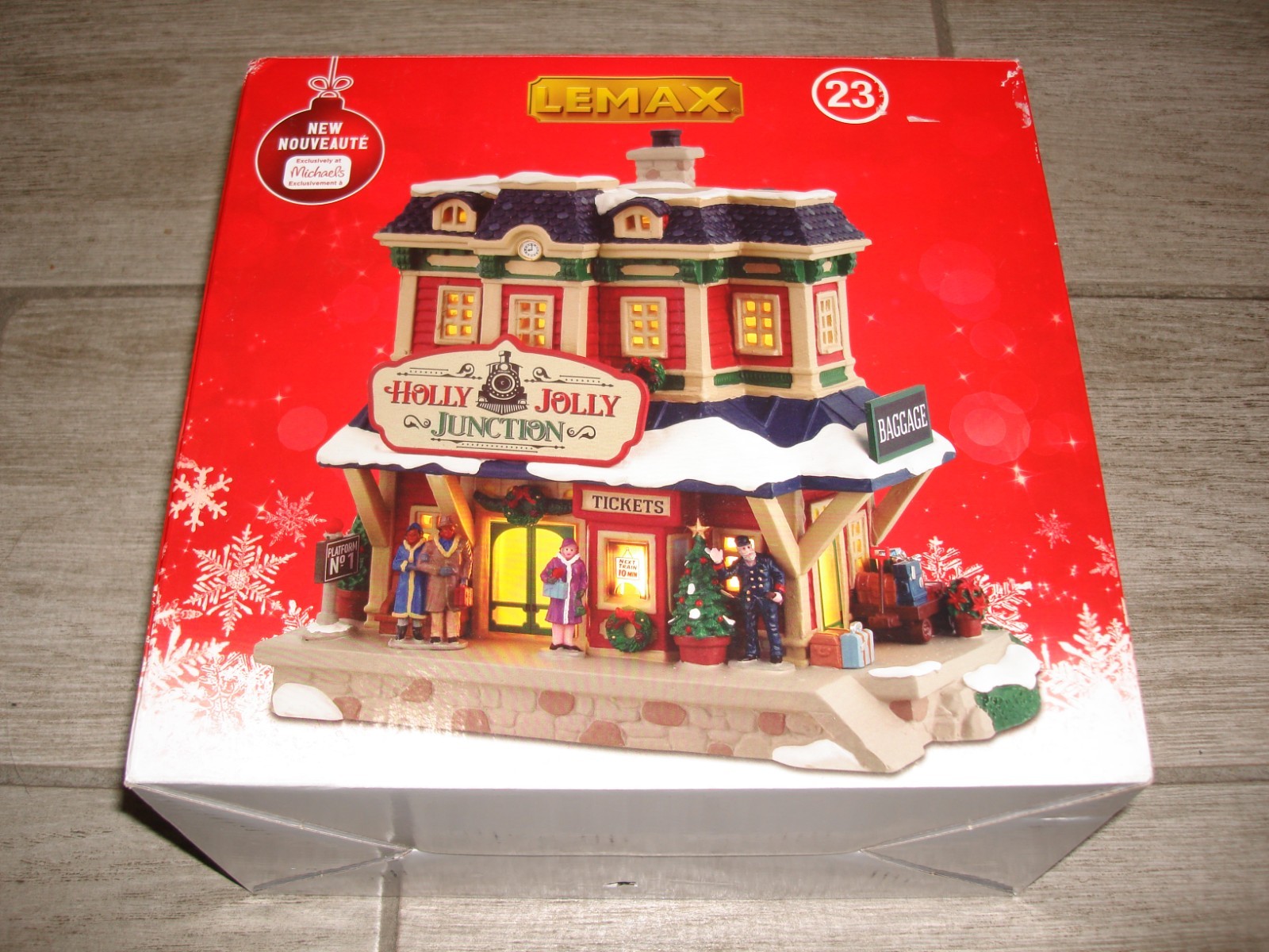 NEW Lemax Caddington Village Holly Jolly Junction With Festive Decorations 45274