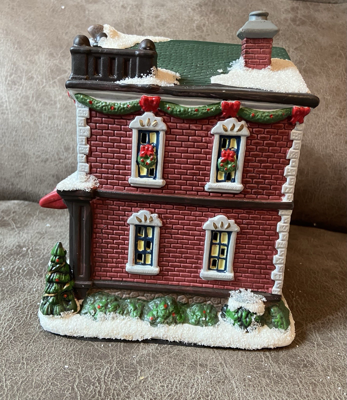 St. Nicholas Square Christmas Village 2010 Santa’s Toy Chest Illuminated W/Box