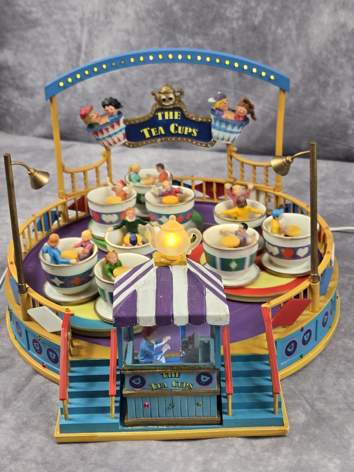 LEMAX 2008 Village Collection: The Tea Cups (84808) TESTED
