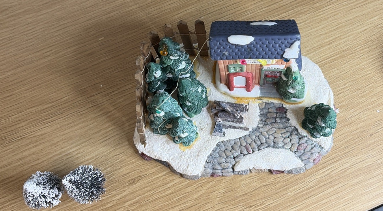 Cobblestone Corners Christmas Village Tree Seller In Original Box. Repaired
