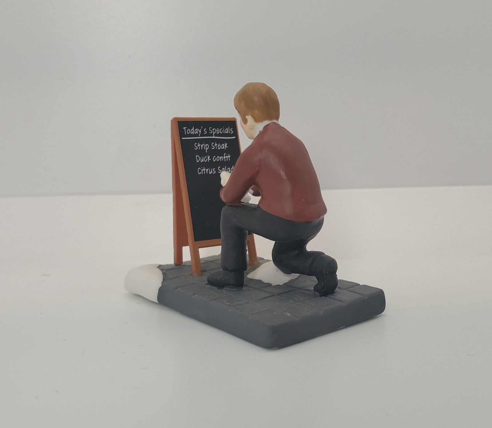 Dept 56 TODAY’S SPECIALS Christmas In The City 6009747 NEW YORK The Manhattan