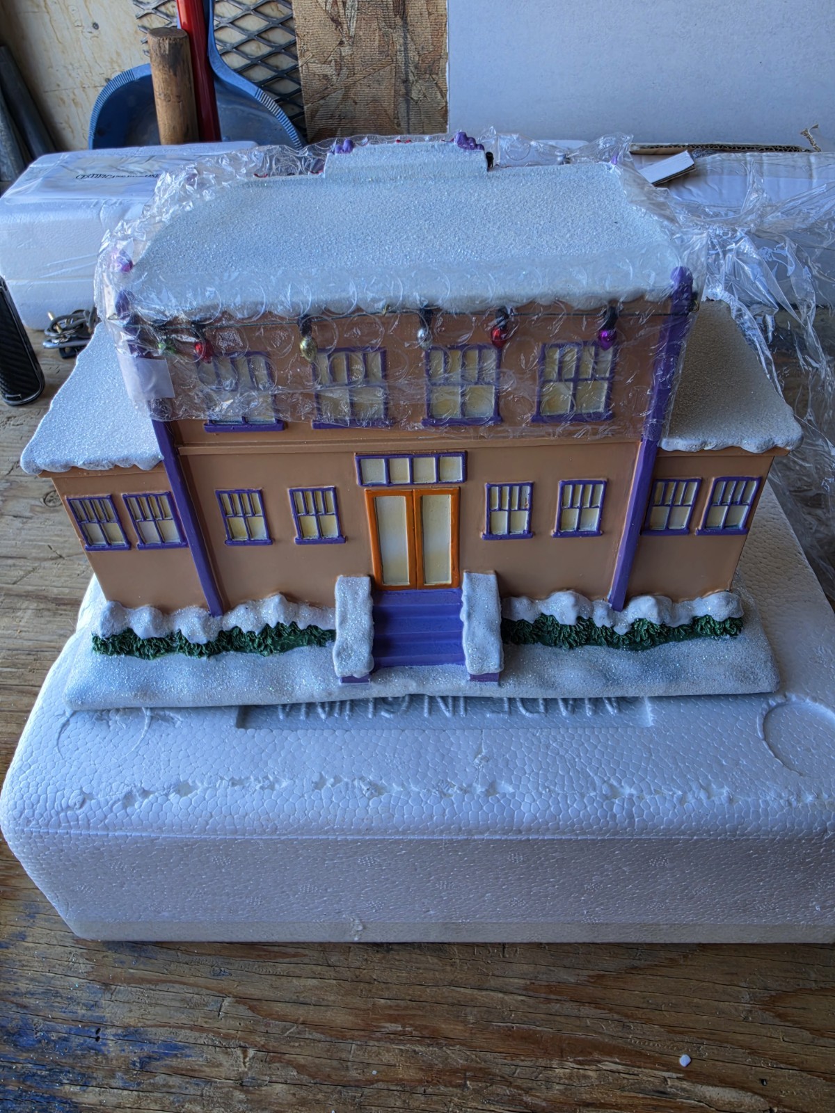 Hawthorne A5463 “Springfield Elementary School” The Simpsons Christmas Village