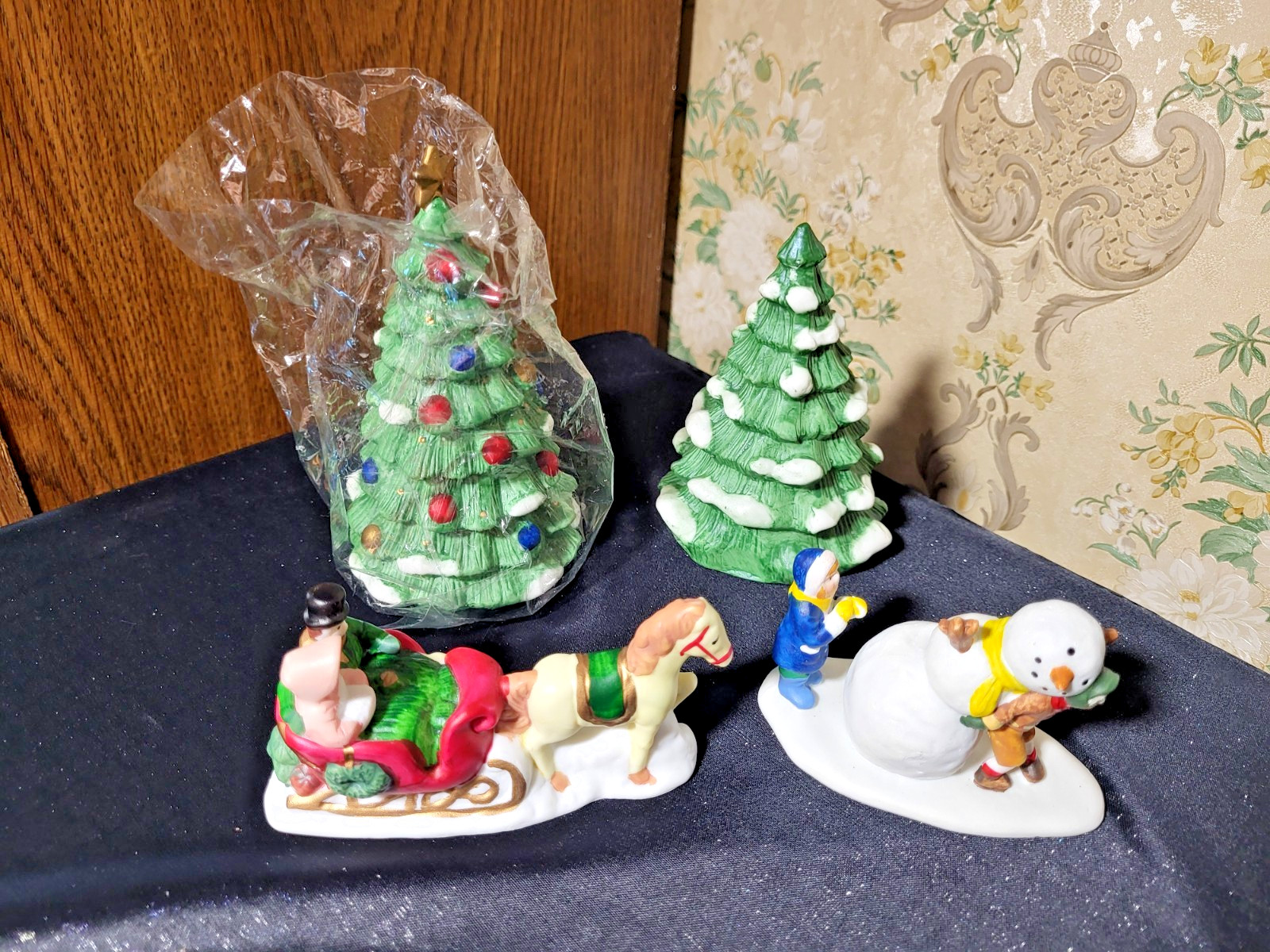 CHRISTMAS WINTER SCENE-LEMAX-CHILDREN SNOWMAN-SLED RIDE TREES-BISQUE