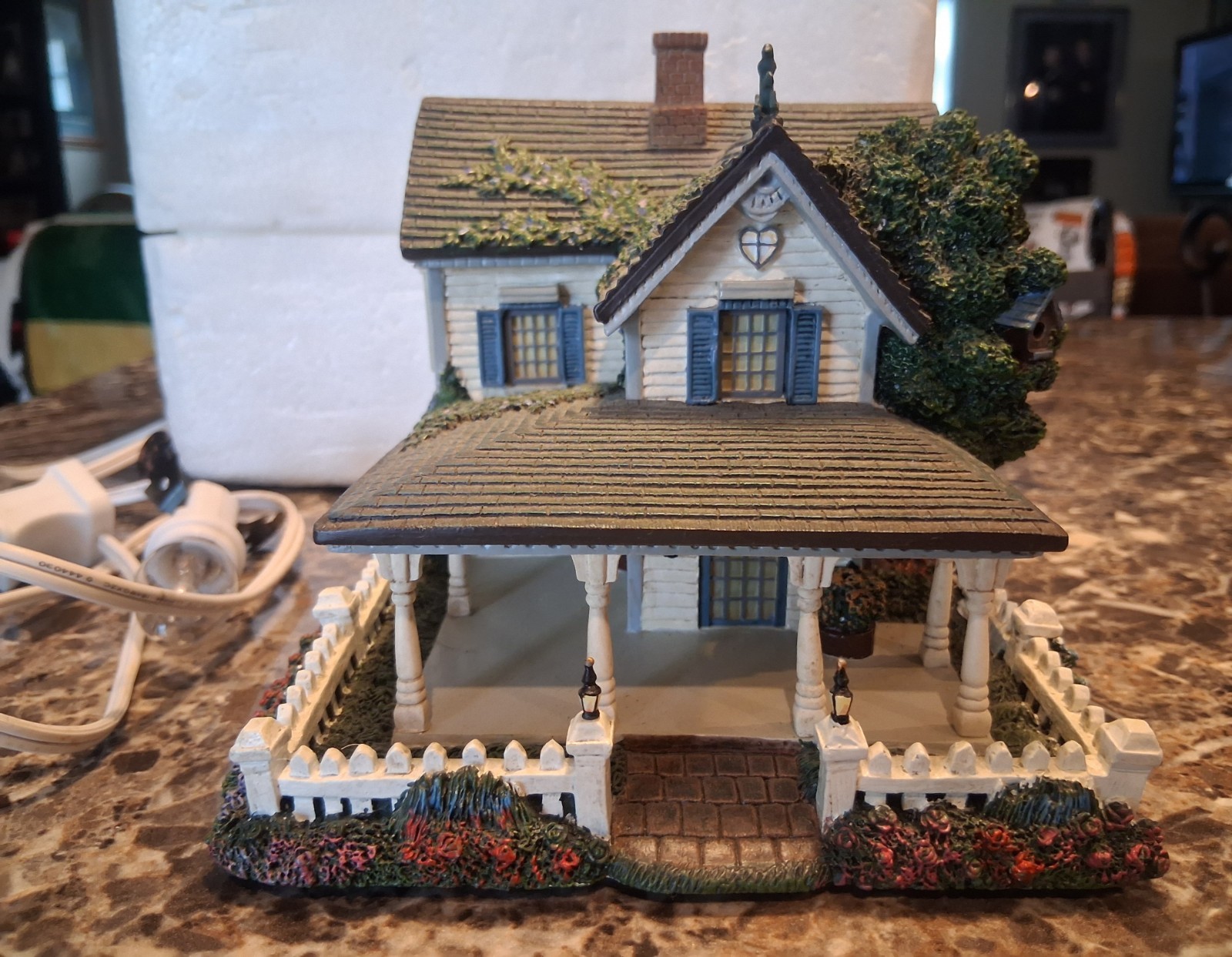Thomas Kinkade Hawthorne Village Home Is Where The House Is ( ONLY ONE ON EBAY)