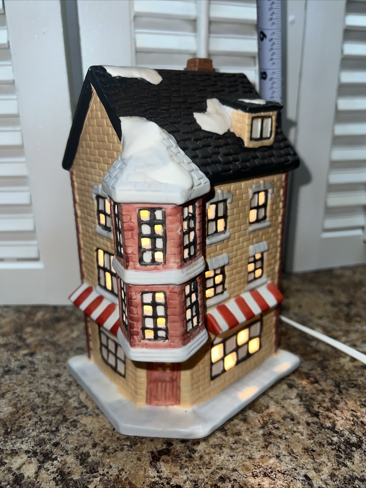 Vintage HOLIDAY EXPRESSIONS Ceramic Christmas Village Light “Toy Shop” 8.5″