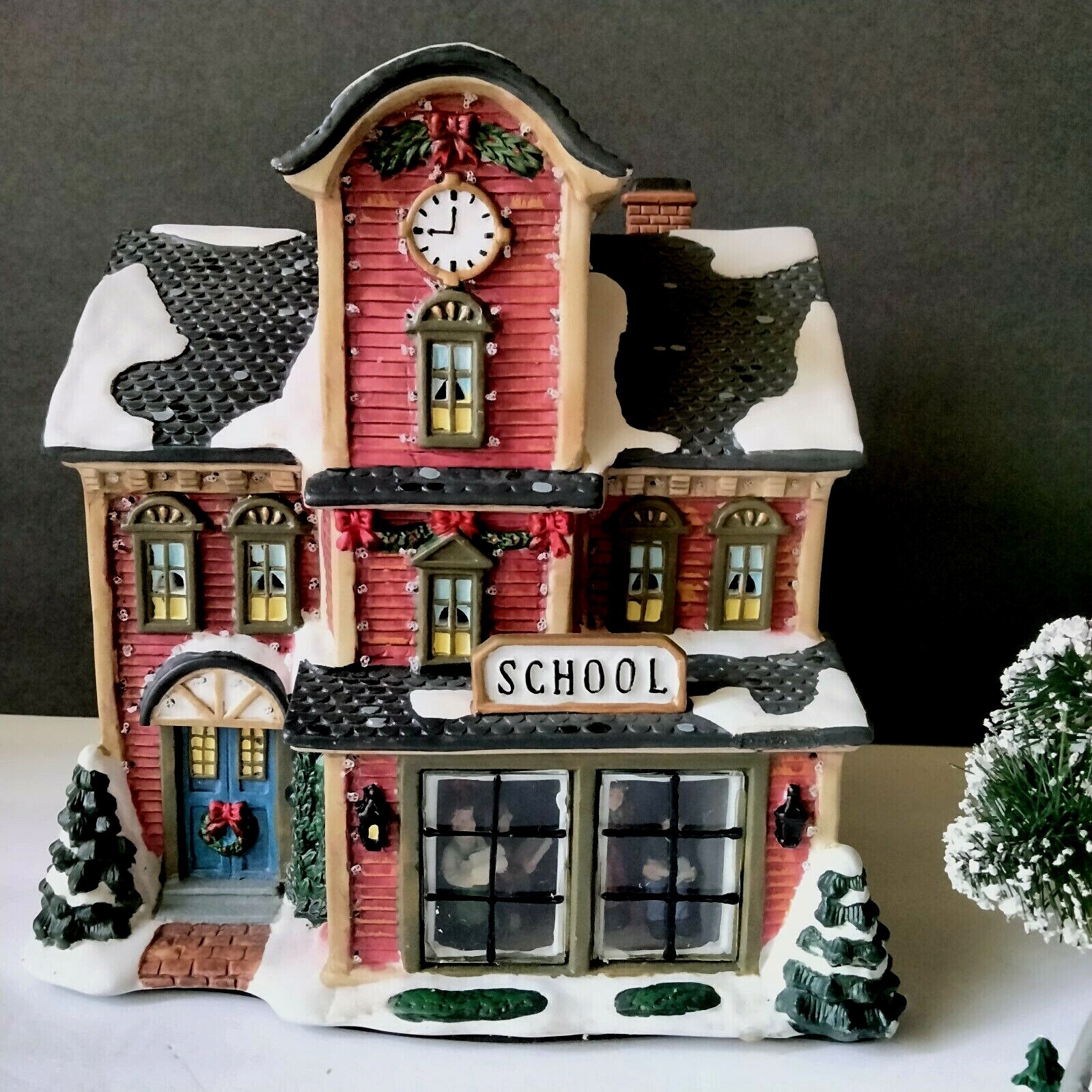 Enchanted Forest 2003 5 pc Lit Christmas Village School and Church, Figures