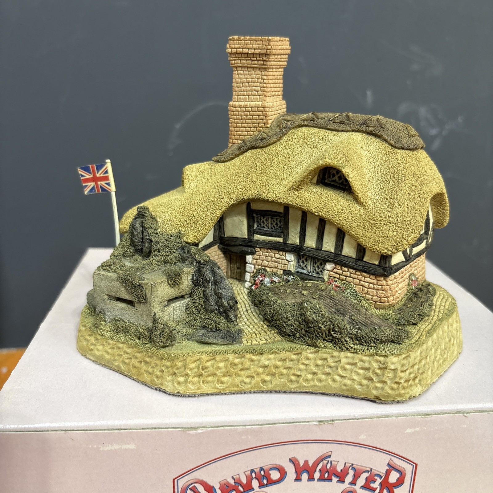 19-8-1988 David Winter Home Guard Number 5 W British Flag Box