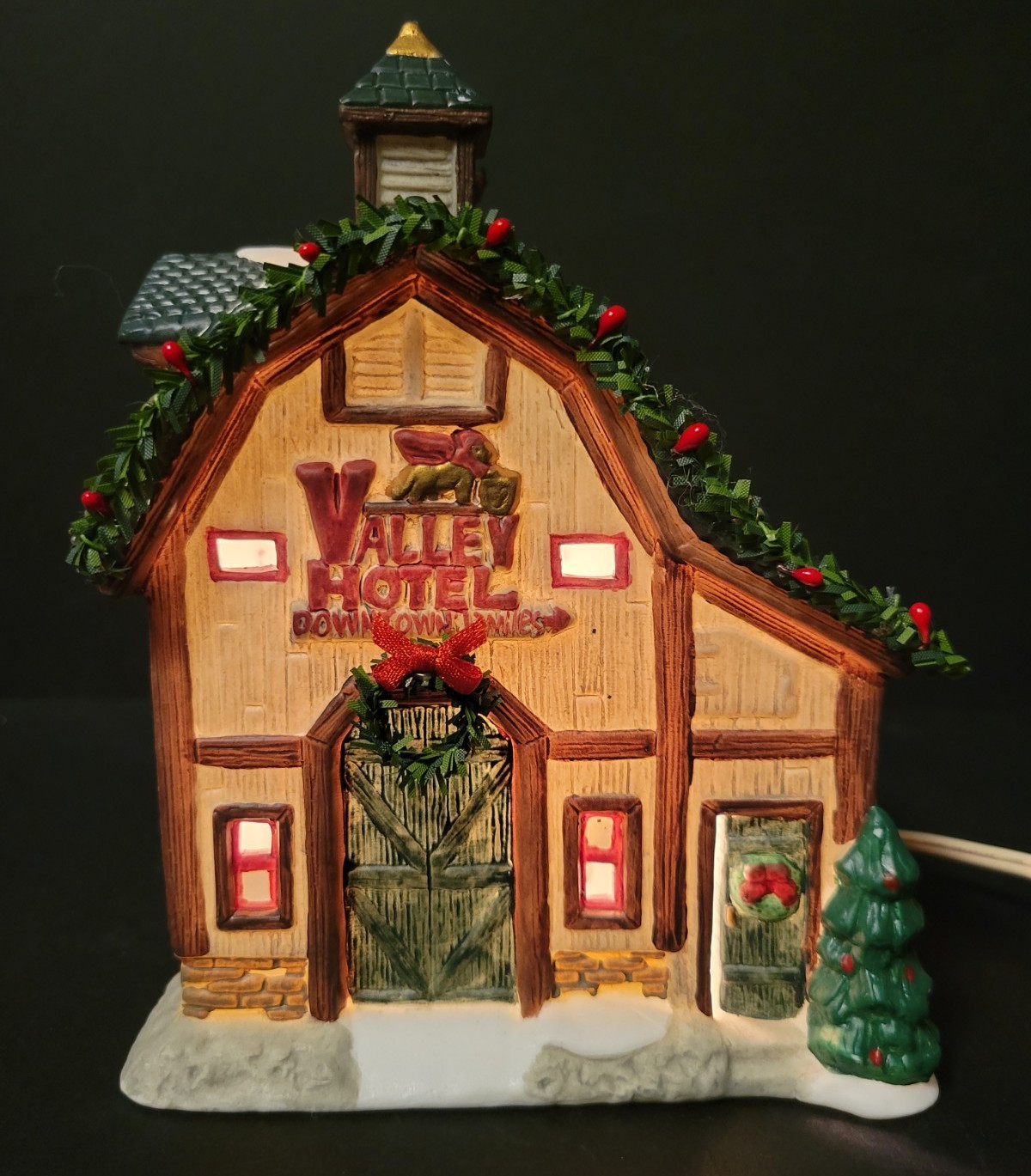 Seasonal Specialties Christmas Village The Hotel Barn Downhome Valley 1996