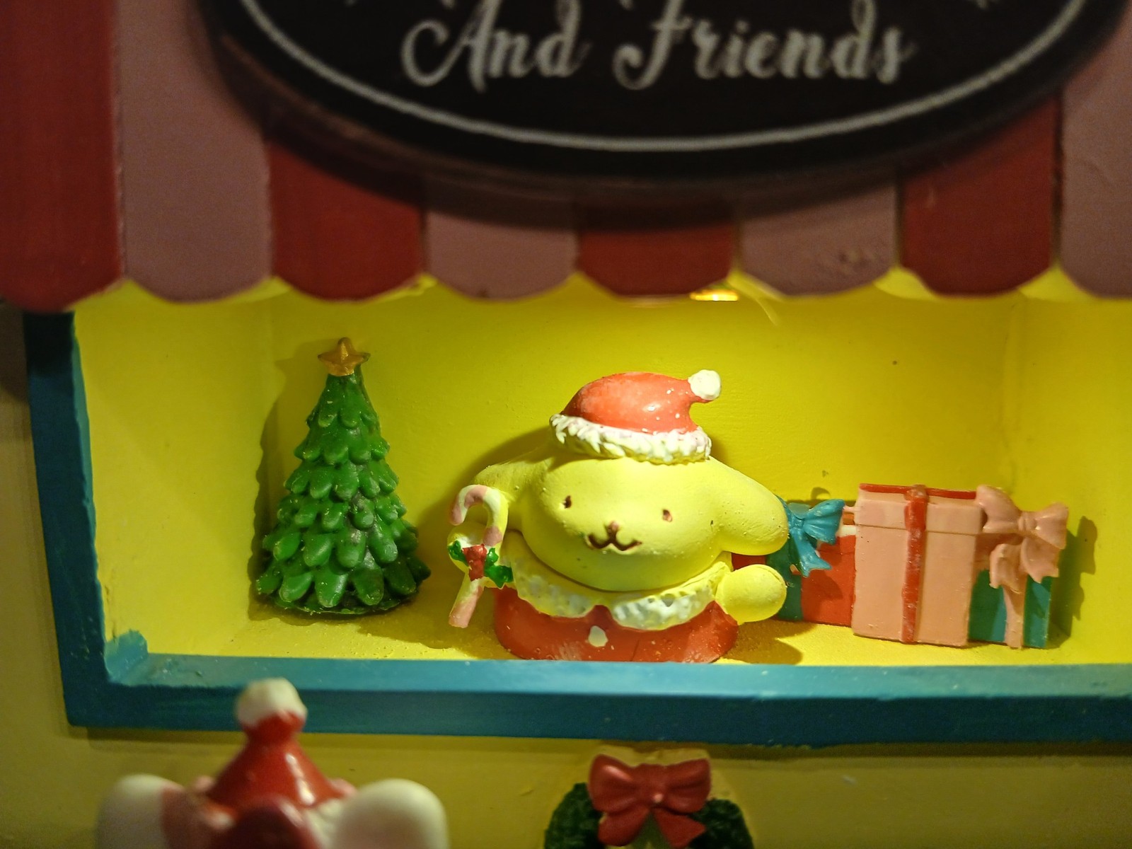 HELLO KITTY & FRIENDS LIGHTED CHRISTMAS VILLAGE HOUSE DISPLAY – XMAS DECOR