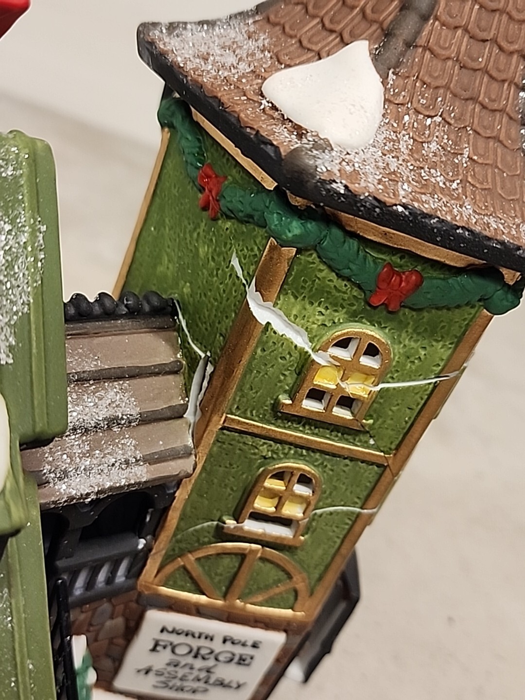 Department 56 Elfin Forge and Assembly Shop North Pole Series 56384 MS1
