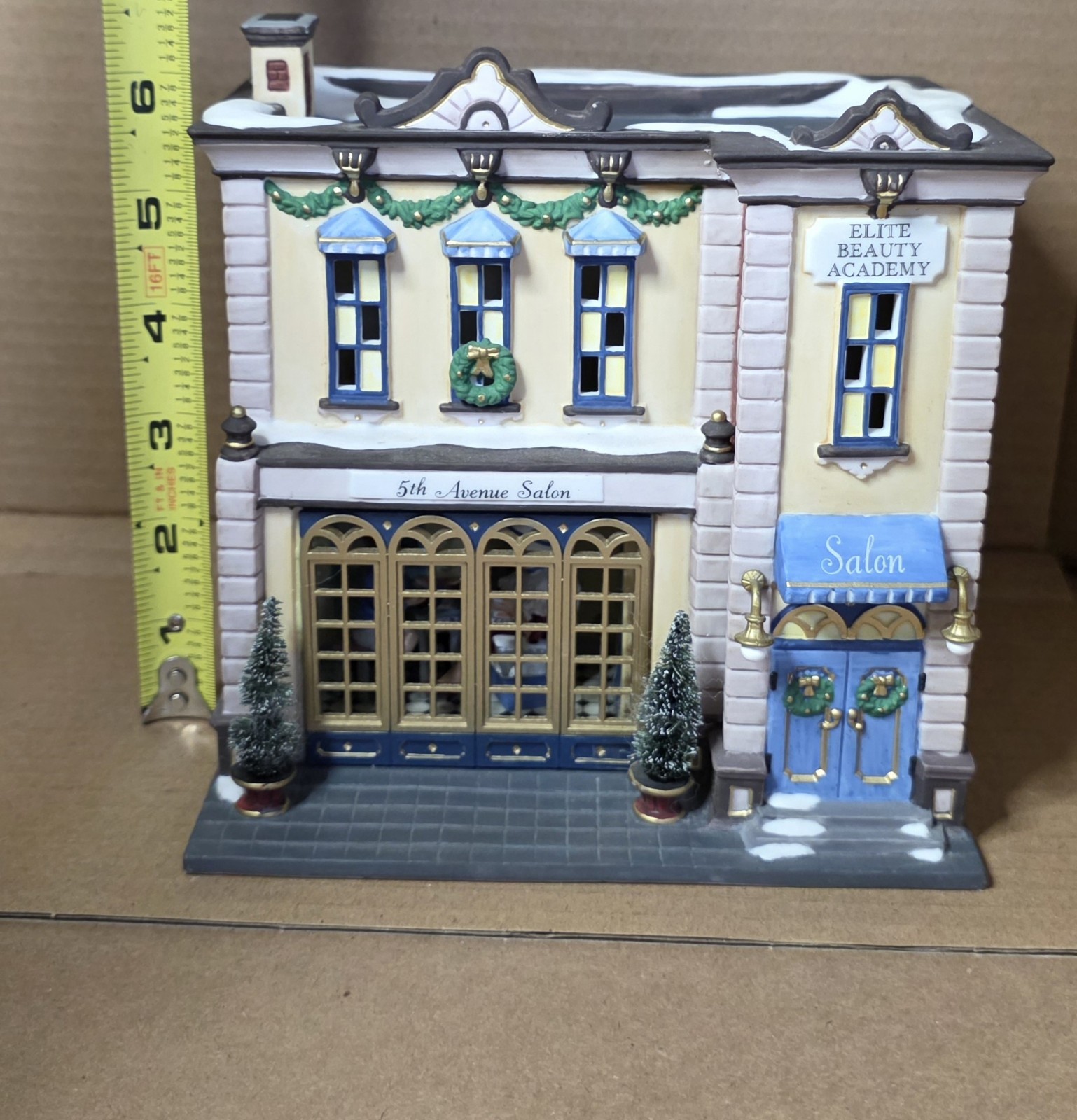 Dept. 56 5th Avenue Salon #58950 Elite Beauty Academy *Christmas City Series