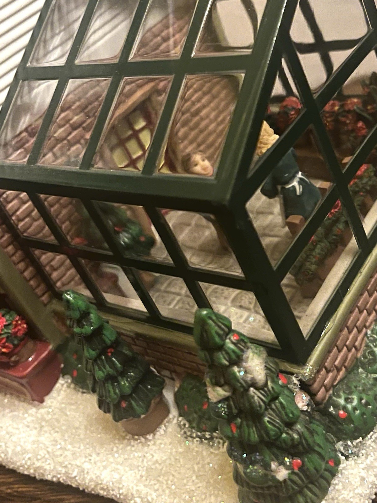 St Nicholas Square Village Collection Daisys Florals And Gifts Lighted Retired