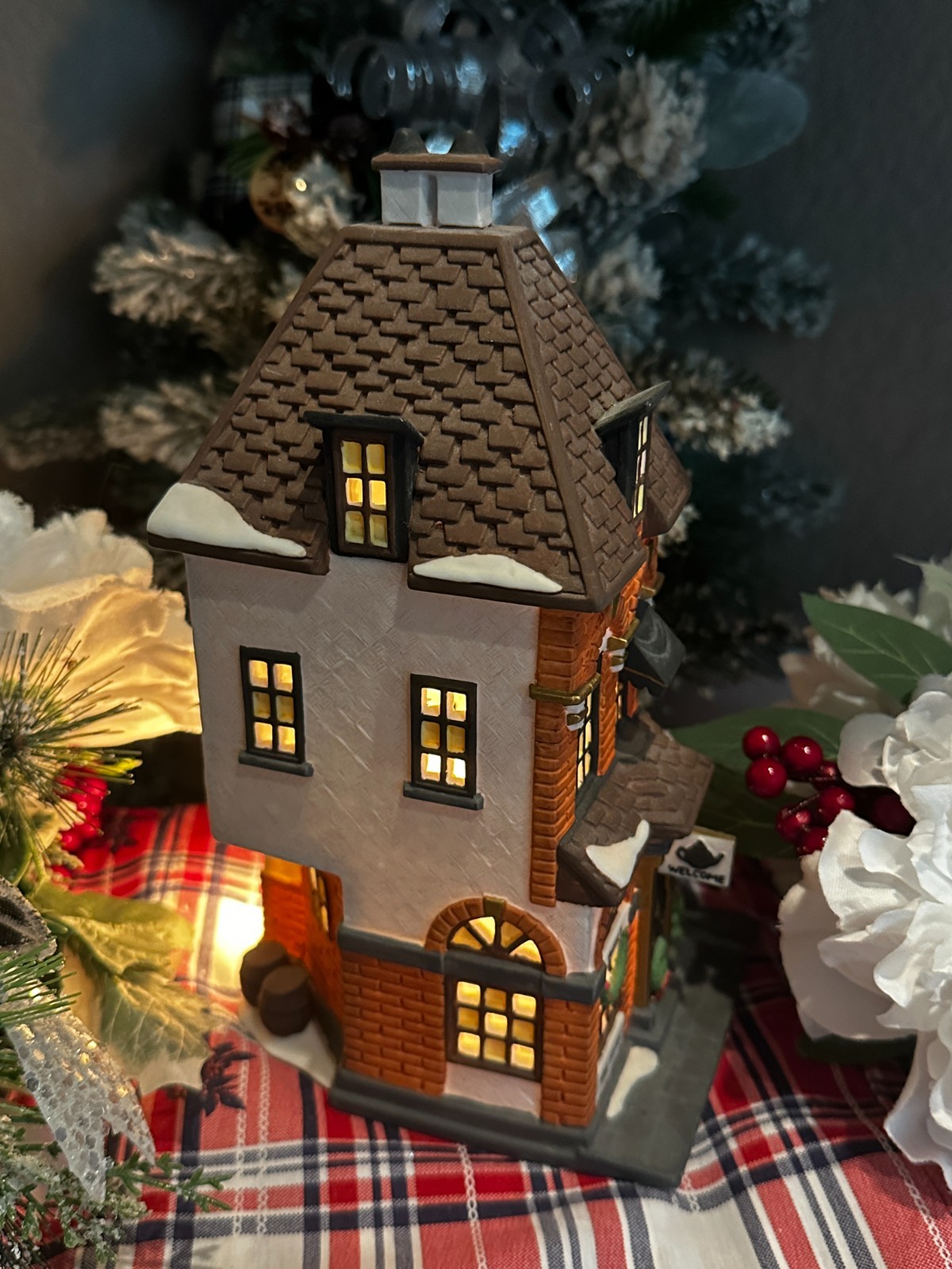 Dept 56 Potters Tea Seller Christmas in the City Village House