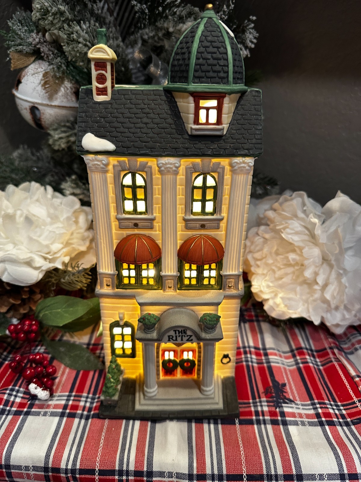Dept 56 Ritz Hotel Christmas in the City Village House in Box