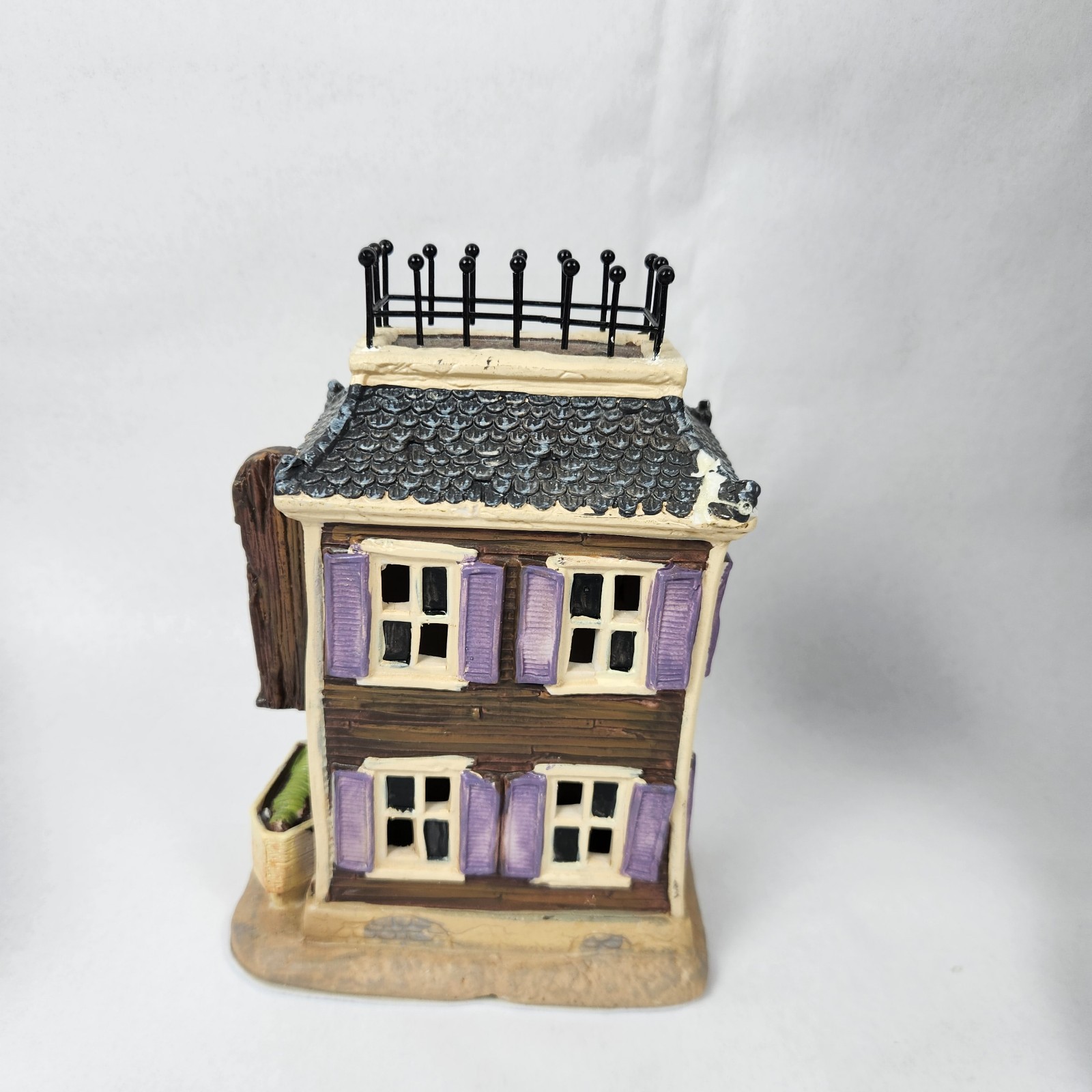 Holiday Inspirations Howie Berry Funeral Home Susan Winget 2013 W/Light *READ*