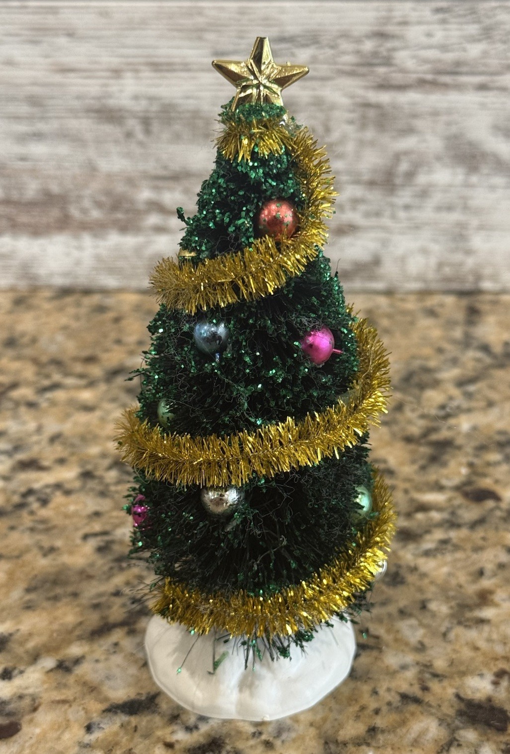 Lemax Carole Towne MEDIUM SPARKLING GREEN CHRISTMAS TREE *Read