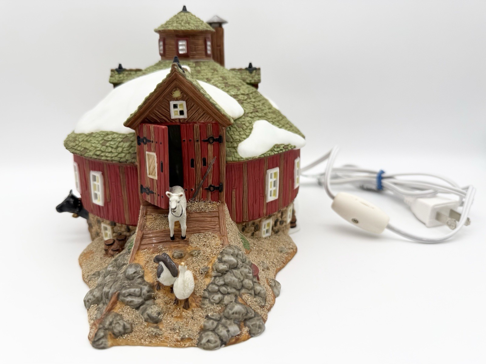 Dept 56 New England Series Whitehill Round Barn LIGHTS UP Missing Weathervanes