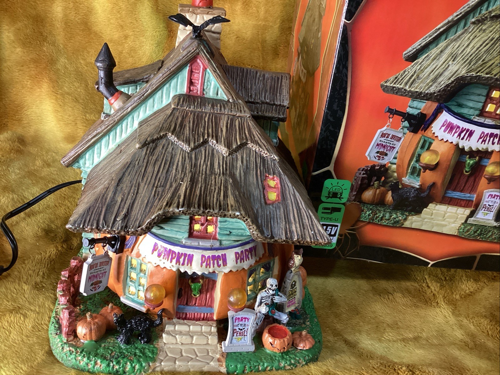 NEW Lemax Spooky Town Pumpkin Patch Party Halloween Village Pumpkin House NIB