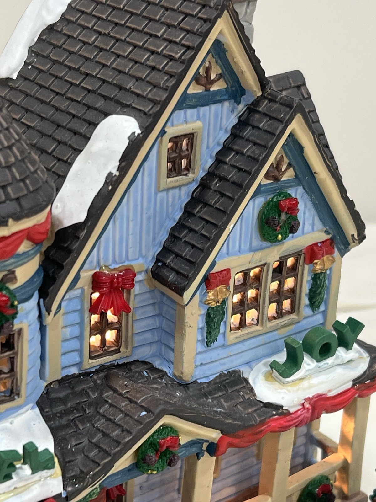 Lemax “Christmas Joy Residence” Porcelain Lighted Building 2023 Excellent & RARE