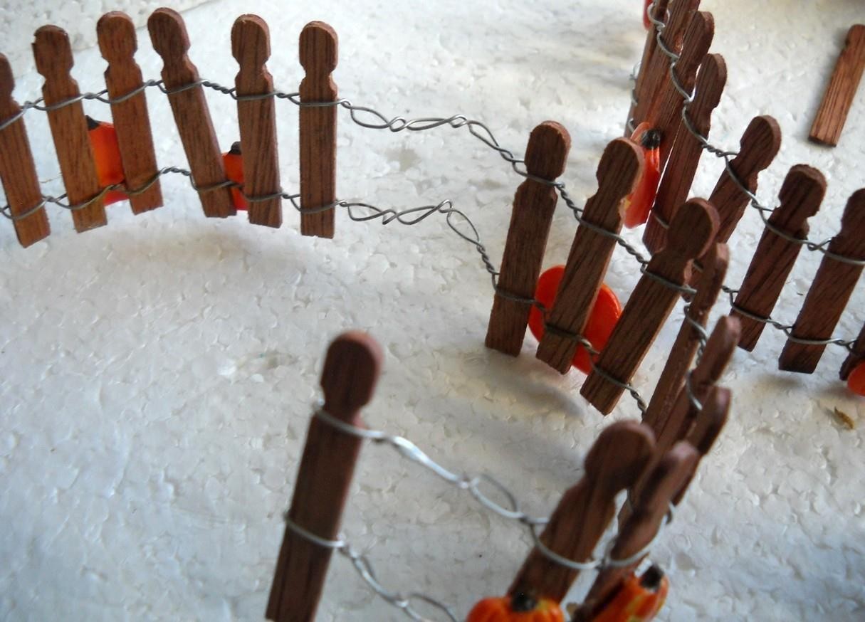 LEMAX Spooky Town Halloween Accessory Wire Wooden Pumpkin Fence 3-pc
