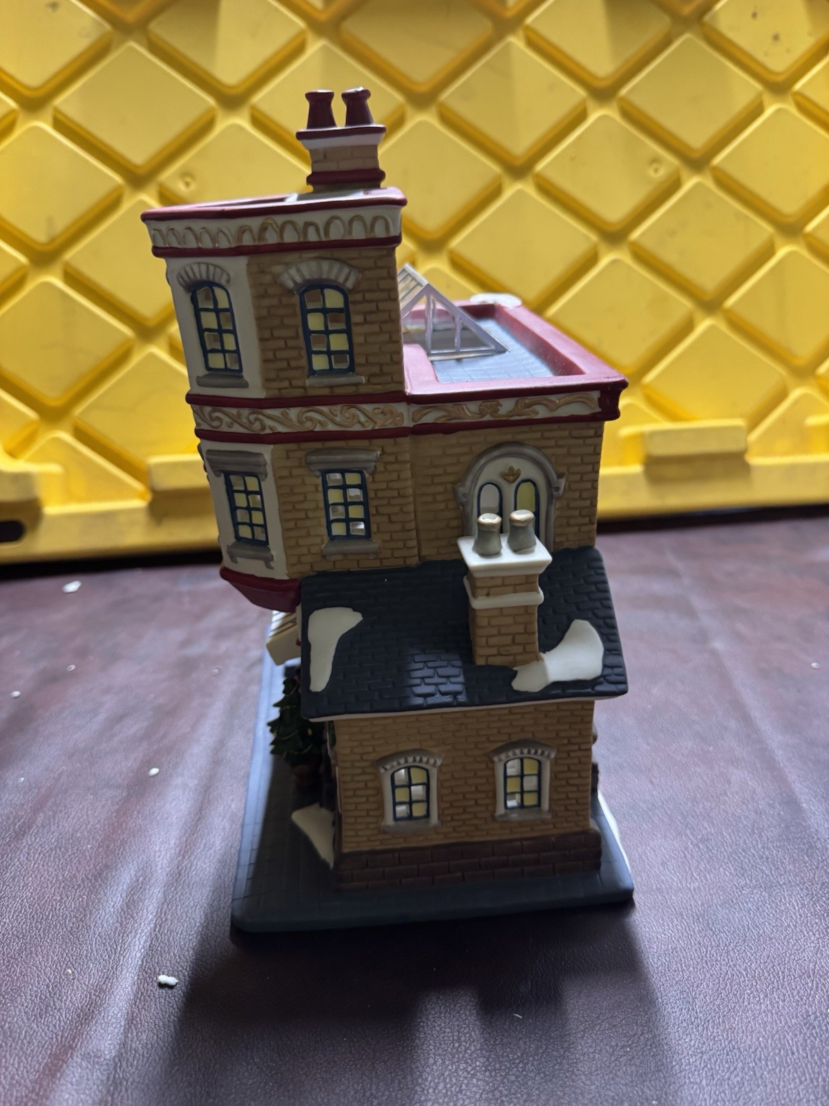 Heartland Valley Village Briggs Pharmacy Porcelain Lighted House