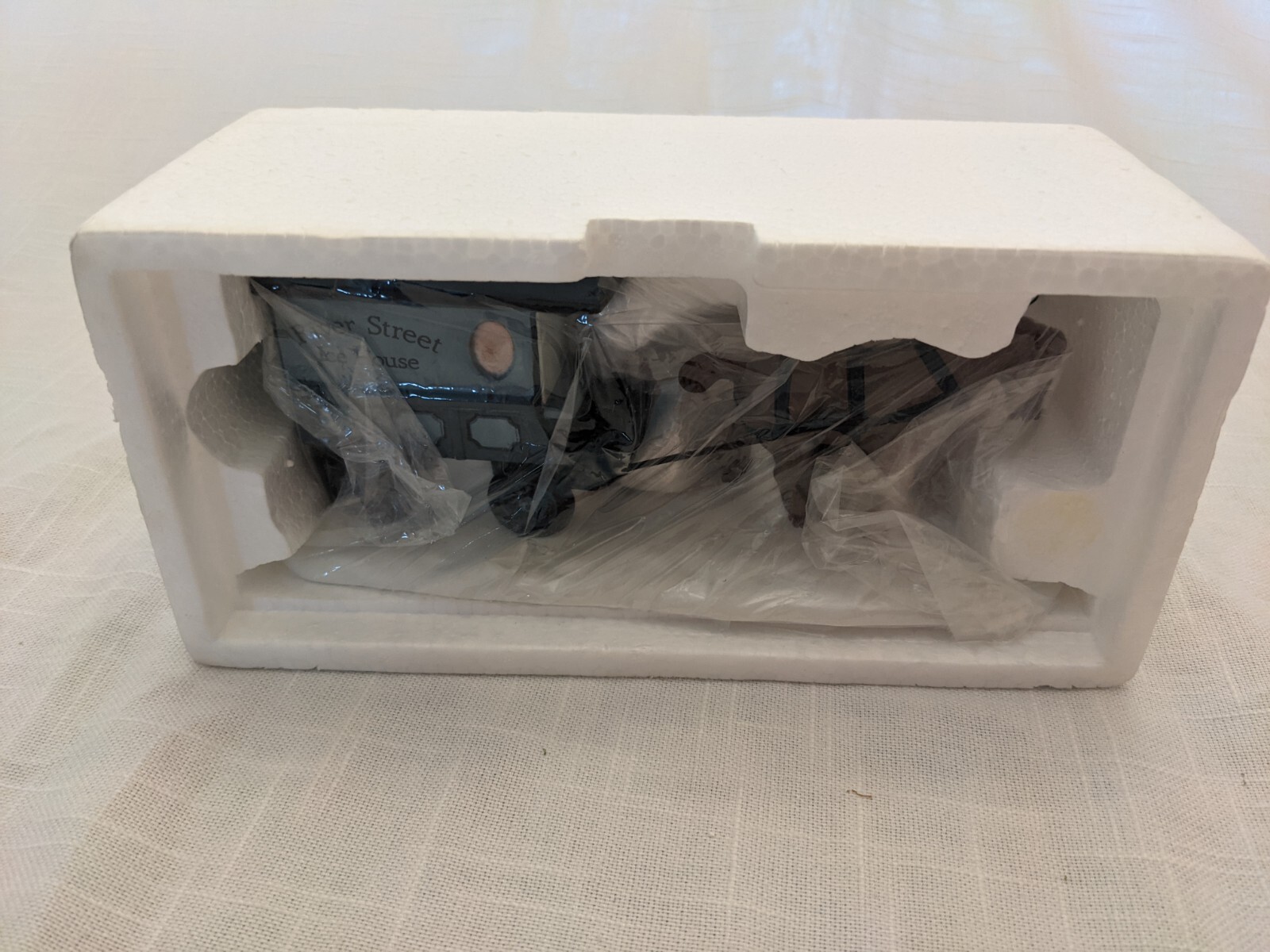 Dept 56 Christmas in the City Heritage-River Street Ice House Cart #5959-5