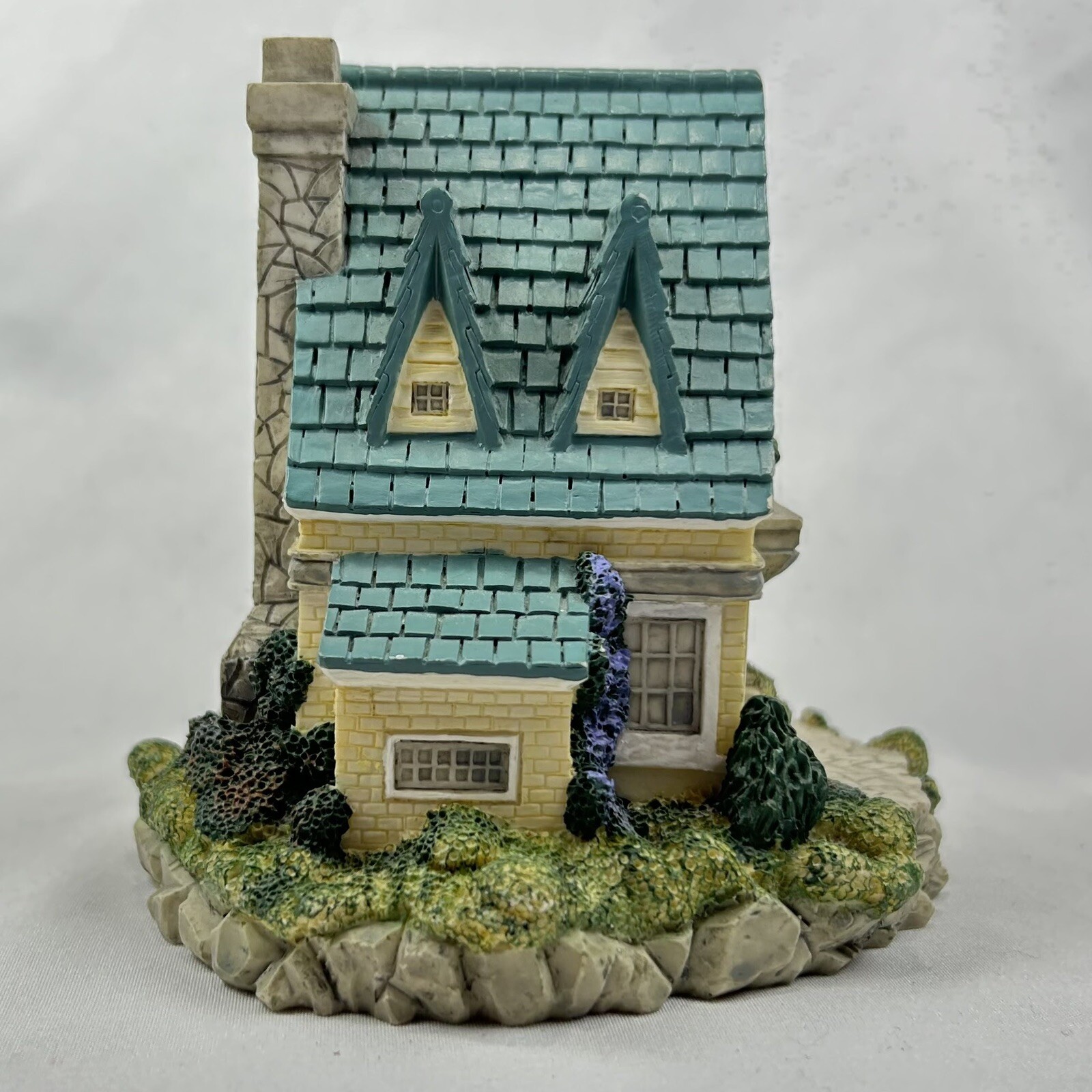 Vintage Santa’s Best Christmas Village Victorian + Old England Cottage Lot Of 3