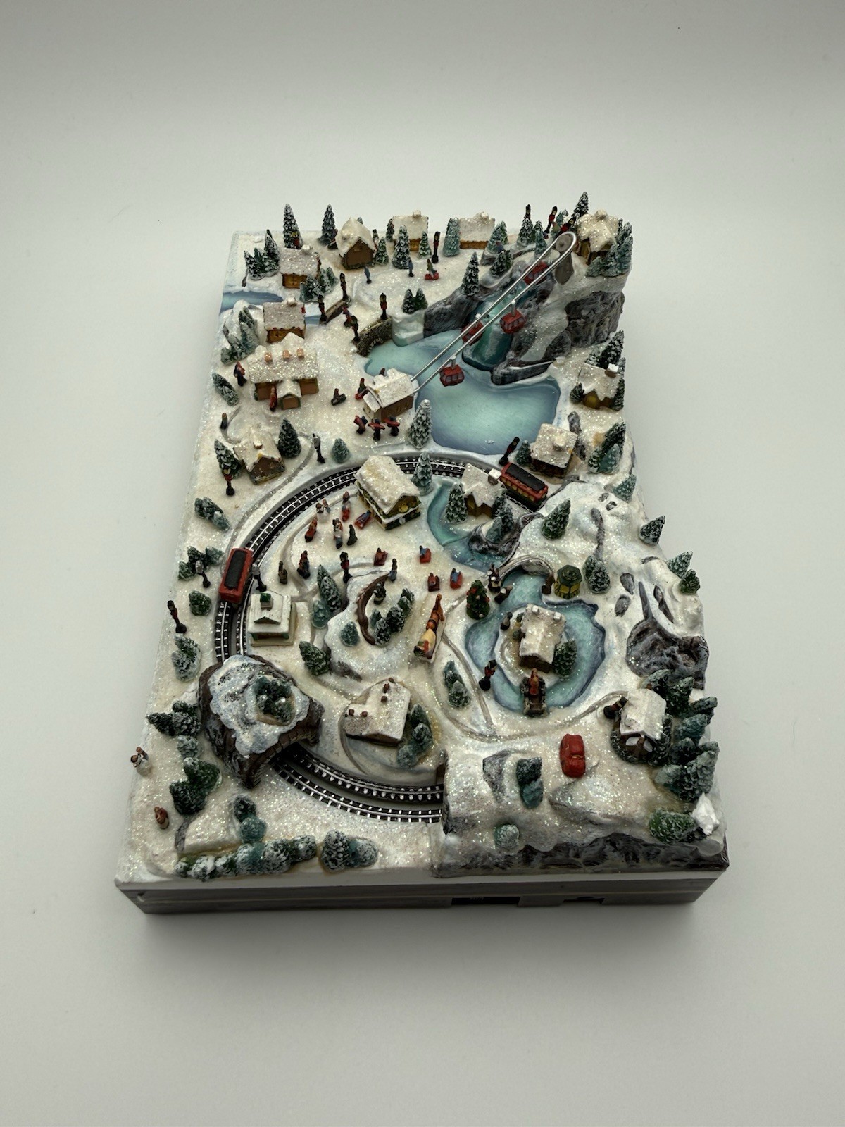 Thomas Kinkade Christmas Village Miniatures “Ski Resort” Hawthorne Village