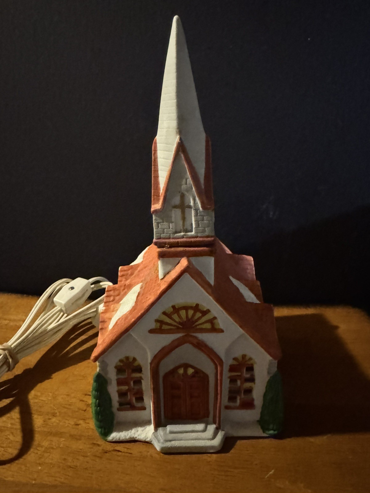 Dickens Collectables- Porcelain Lighted Church 1989 Rex & Lee Christmas Village